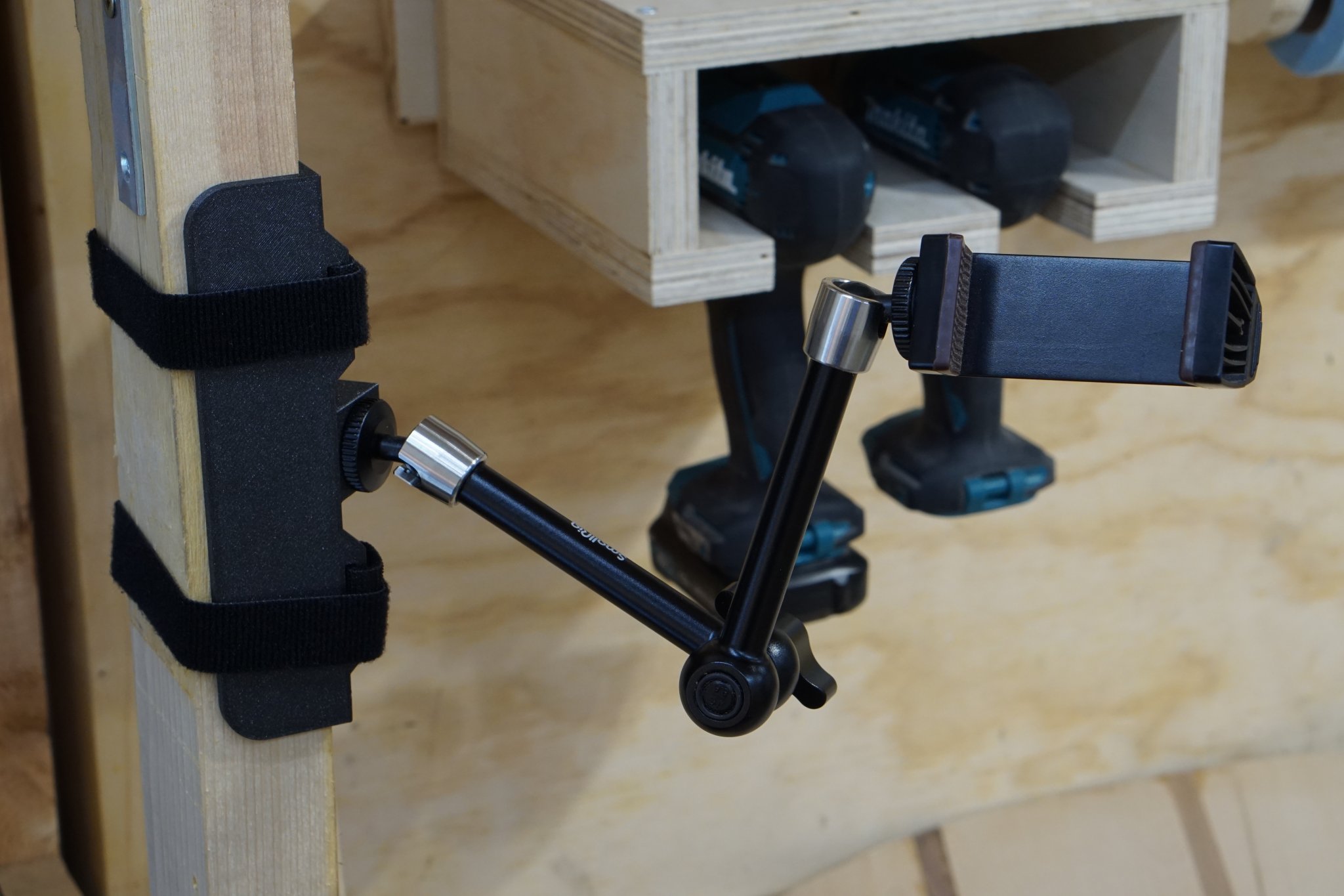 Giá đỡ camera và điện thoại với dây Velcro linh hoạt