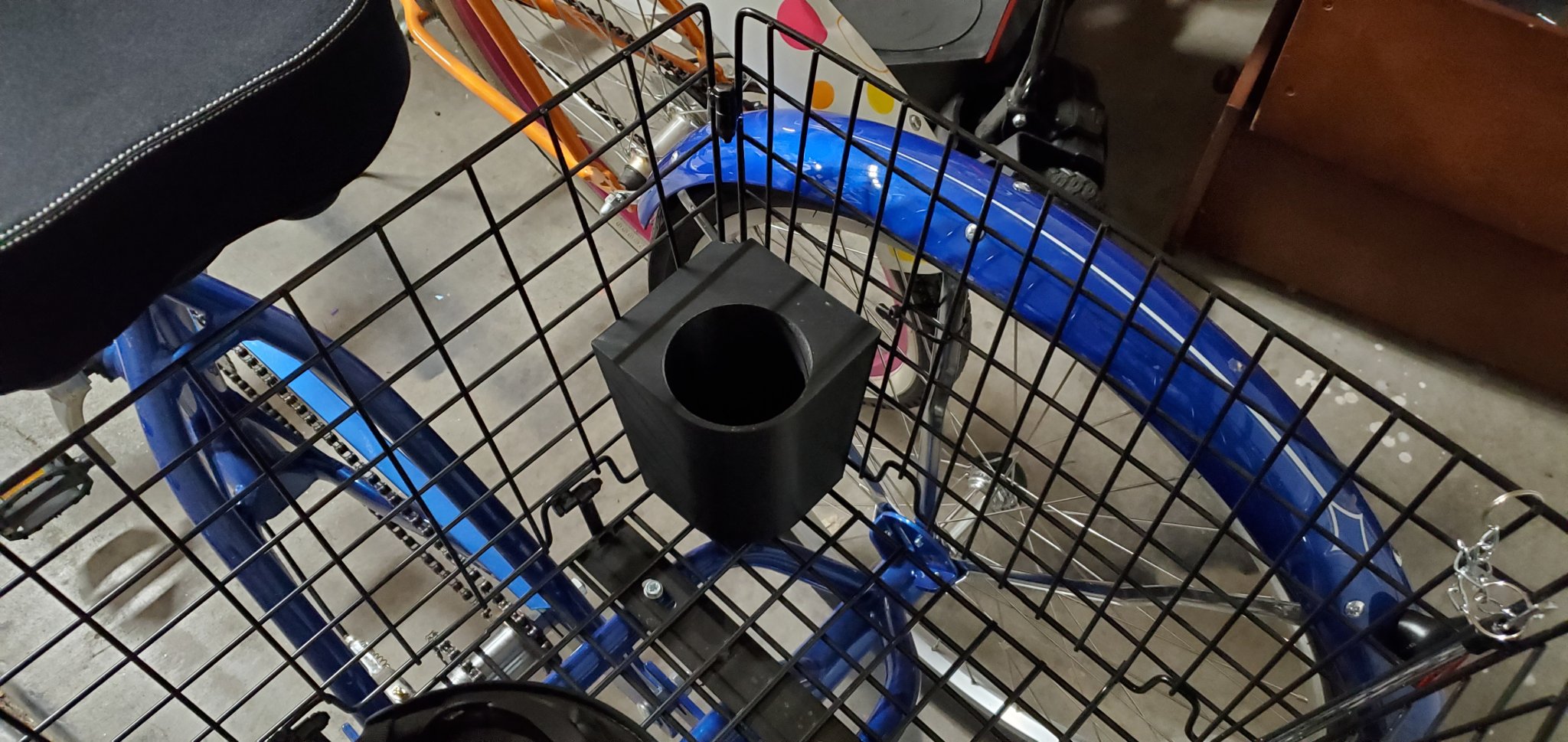 Giá đỡ bình nước Iron Flask cho giỏ xe ba bánh Schwinn Meridian