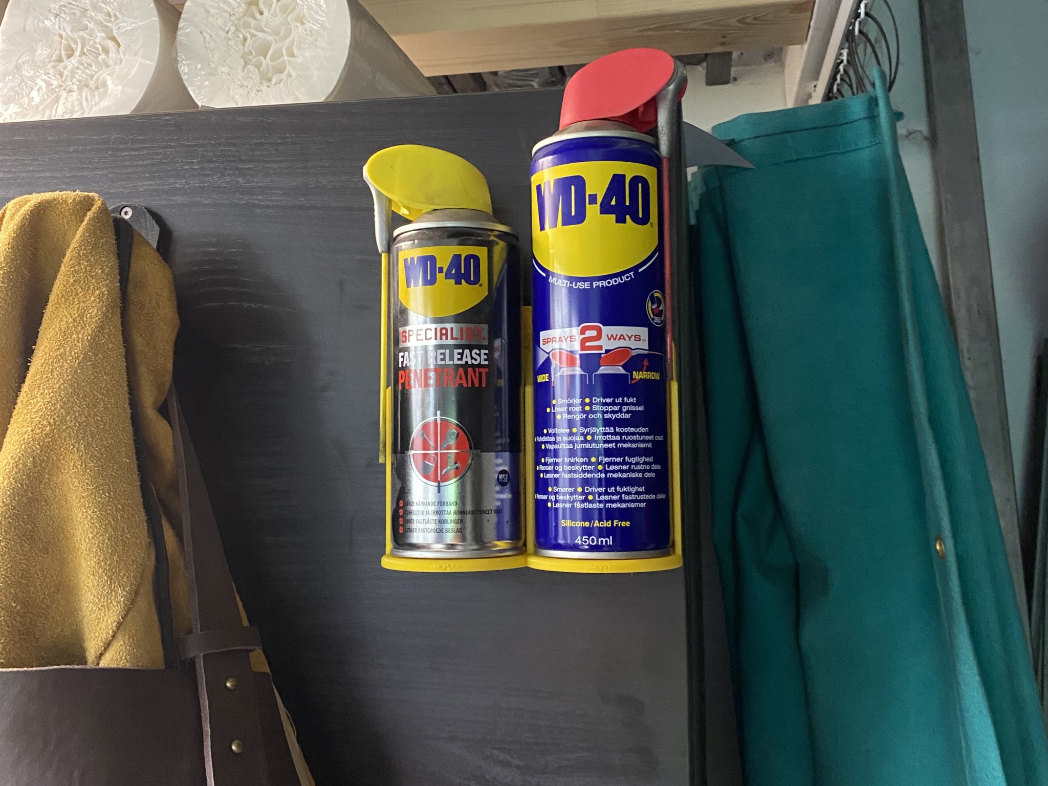 Giá đỡ chai WD-40 từ tính treo tường