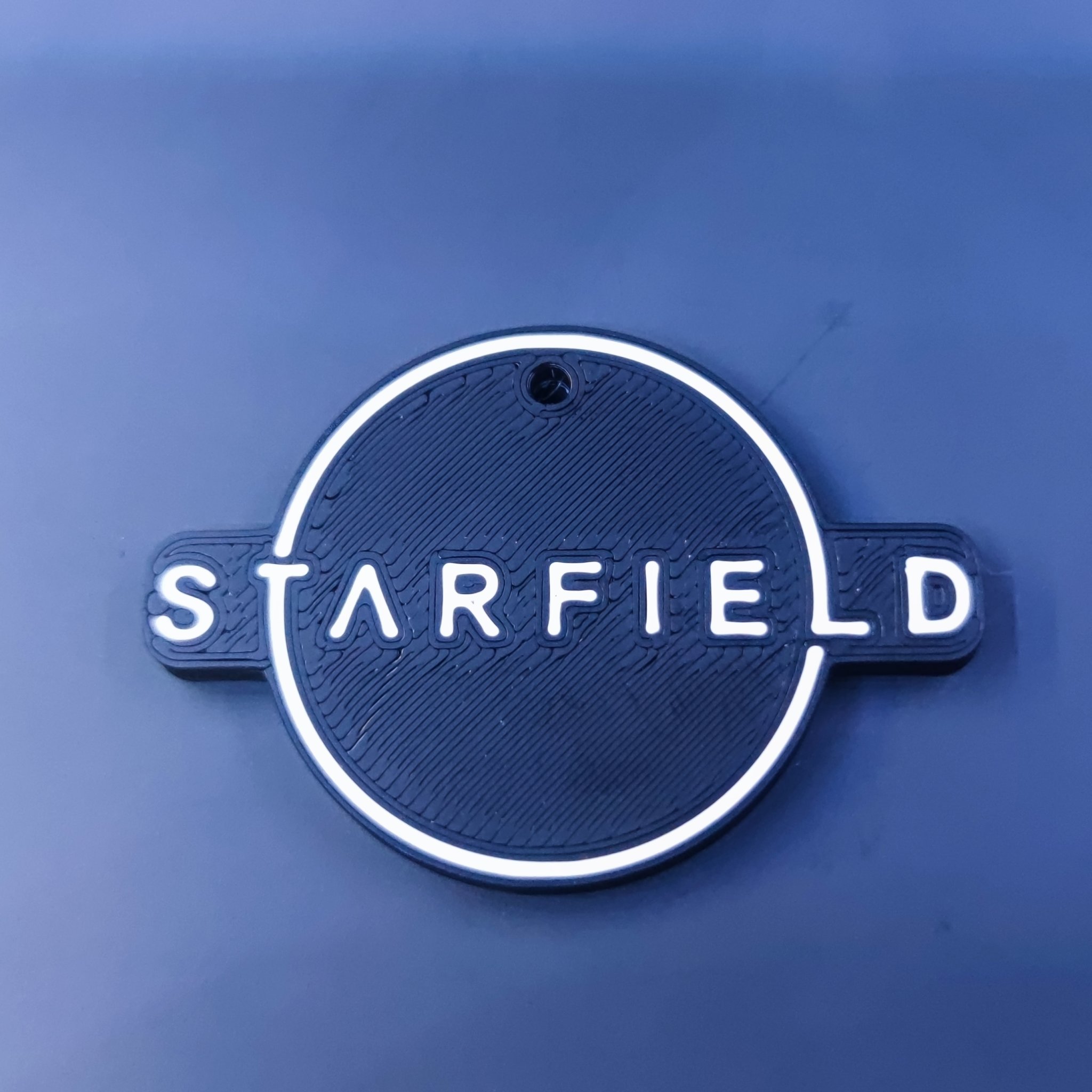 Móc khóa Starfield hai mặt với logo Xbox