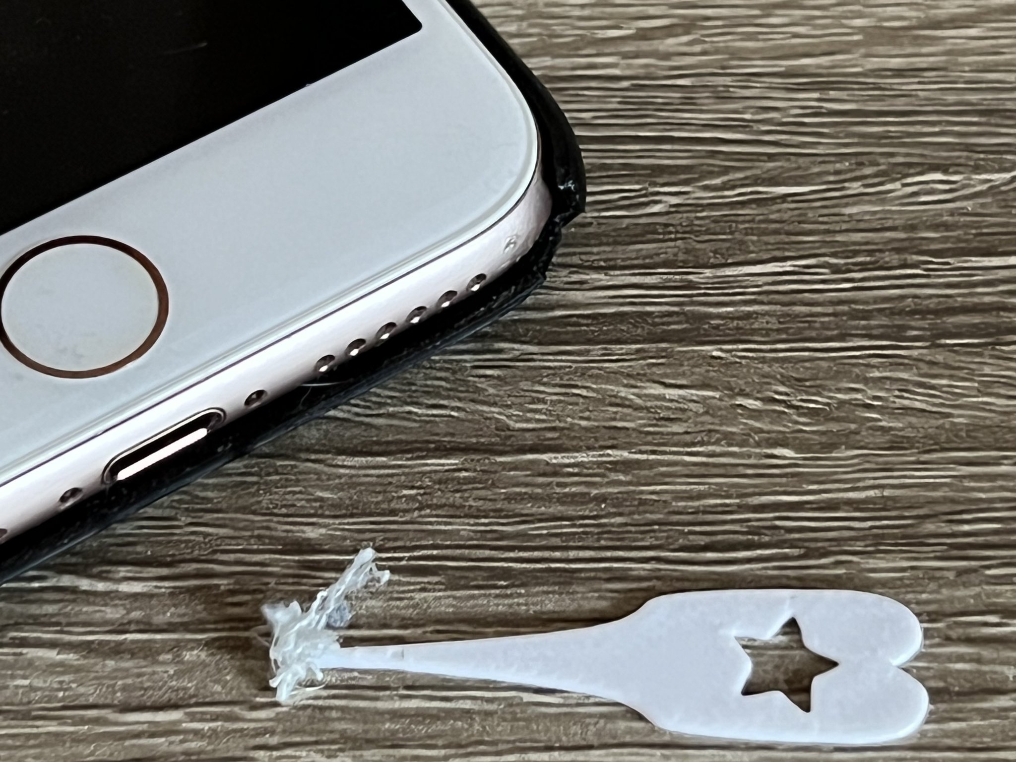 Máy làm sạch cổng sạc USB / Lightning cho điện thoại