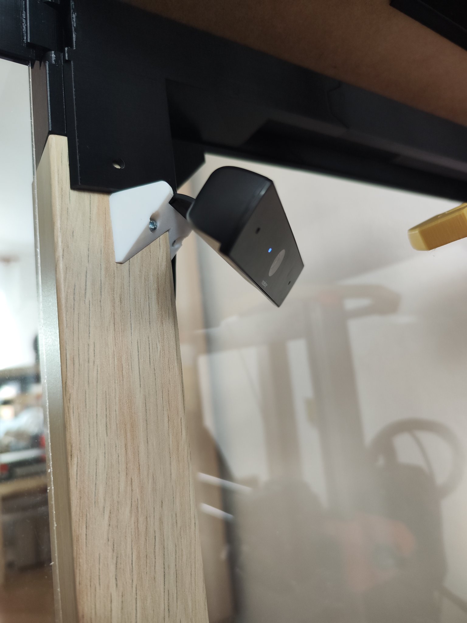 Giá đỡ camera IKEA Lack cho webcam NICEBOY Stream Pro