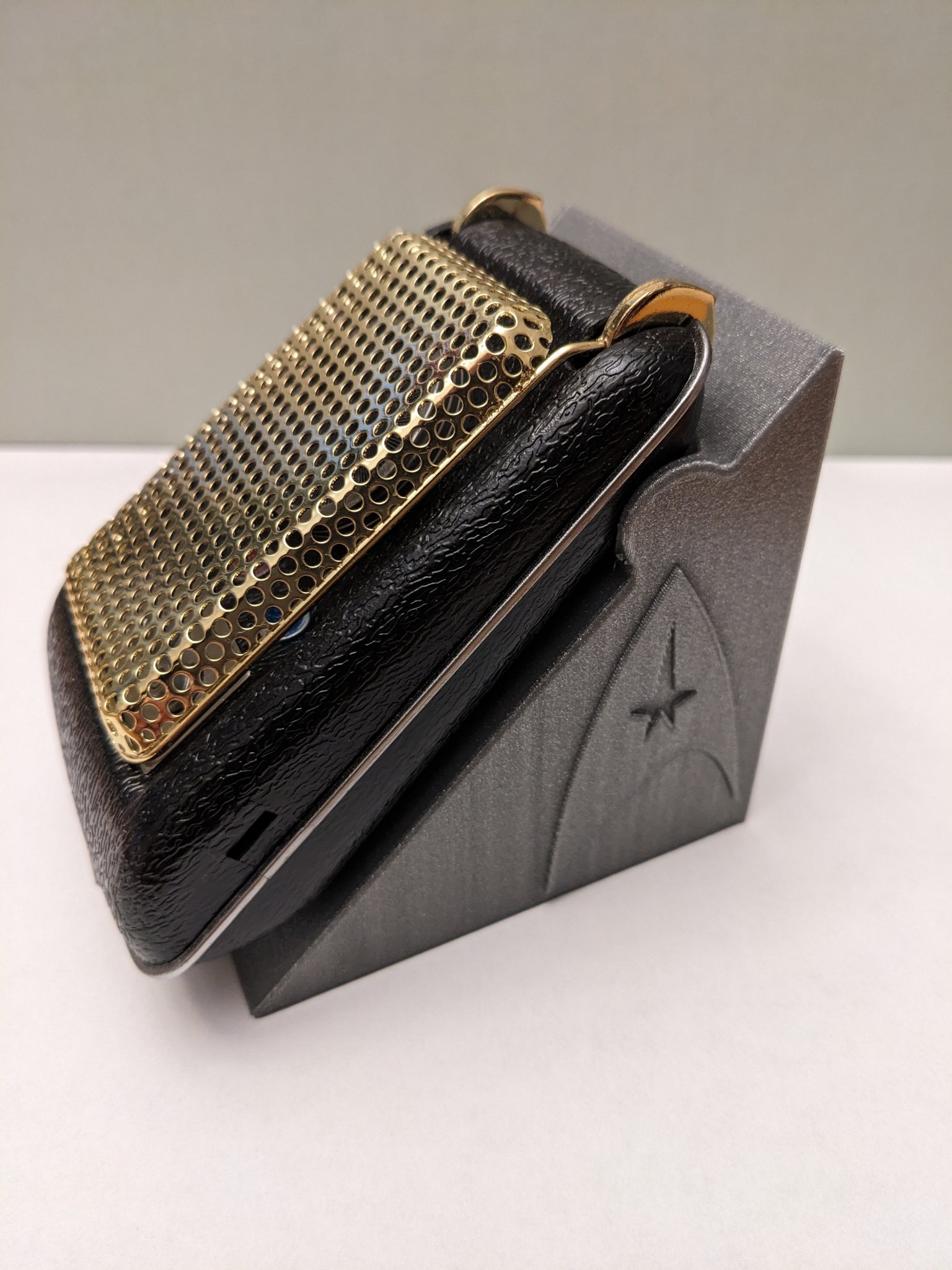 Giá đỡ giao tiếp Star Trek TOS phong cách tối giản