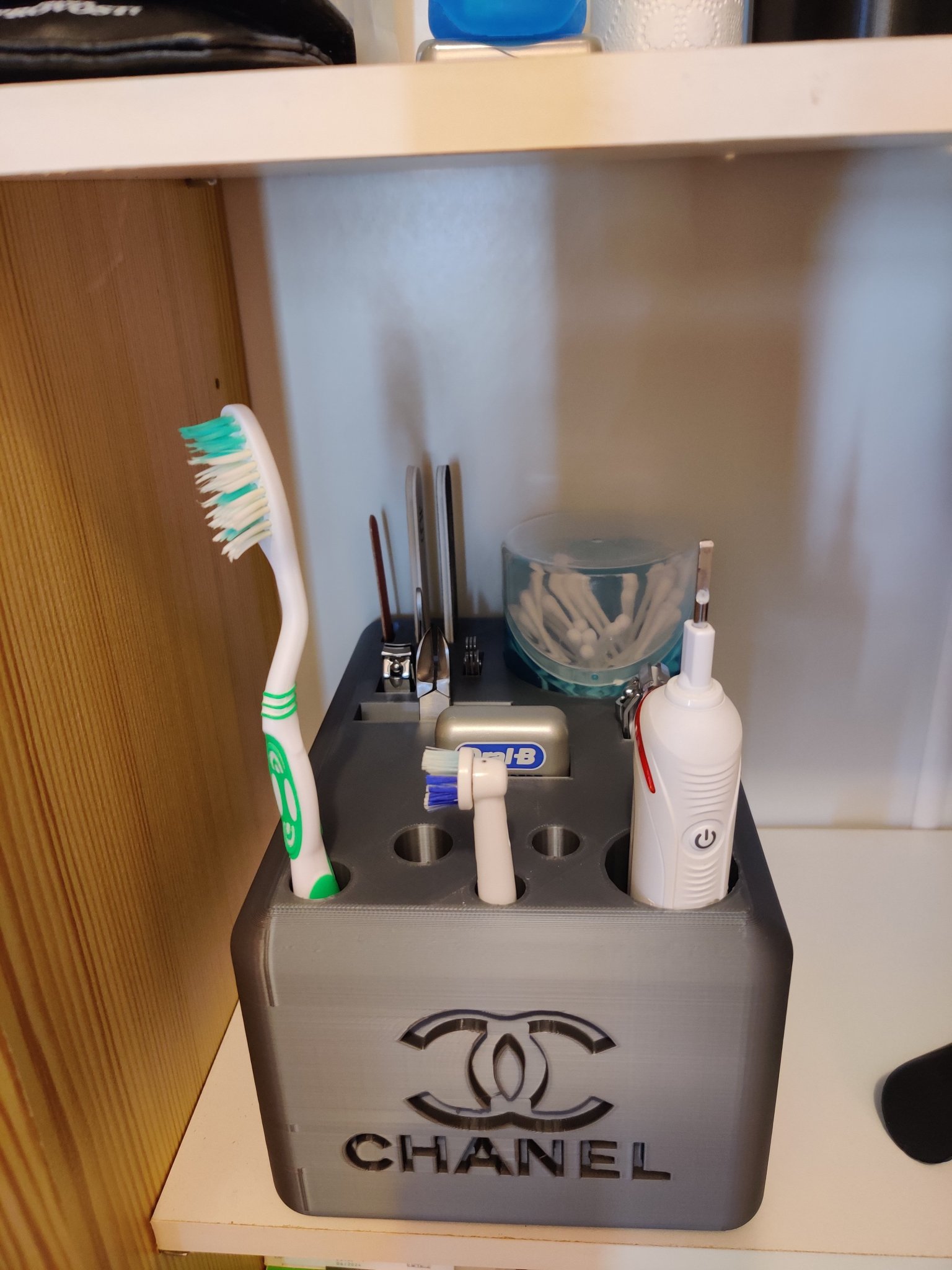 Hộp đựng đồ vệ sinh "Chanel" cho phòng tắm