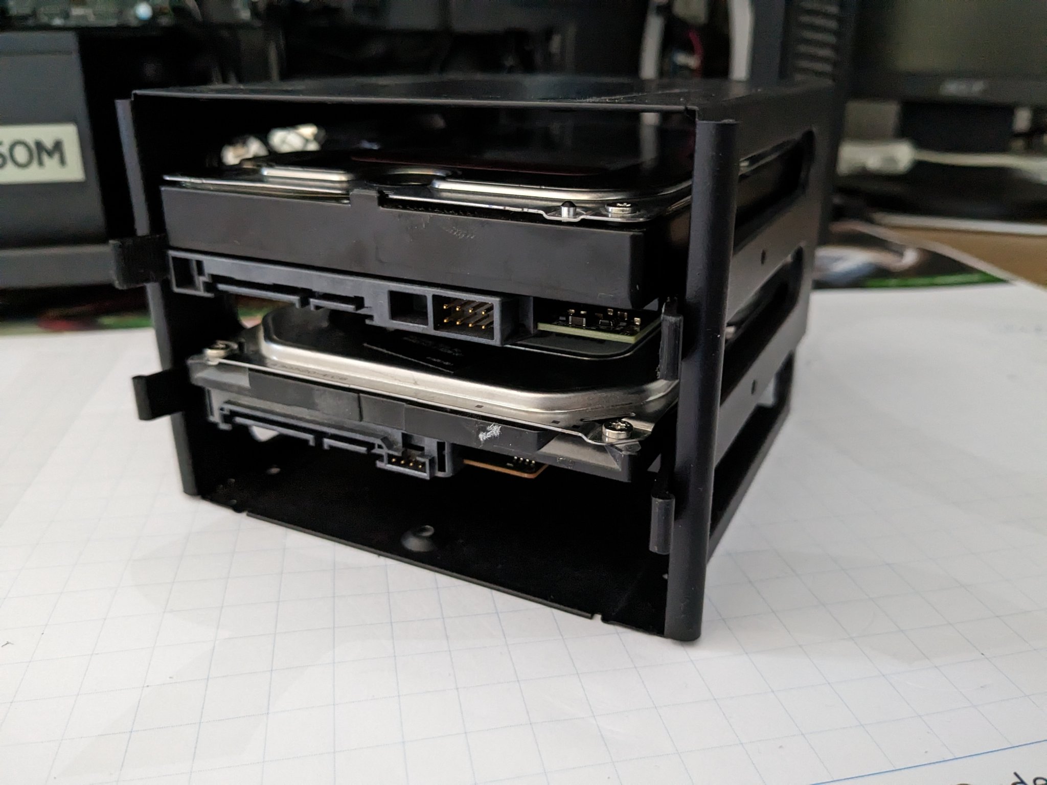 Giá đỡ ổ cứng cho vỏ máy tính Corsair