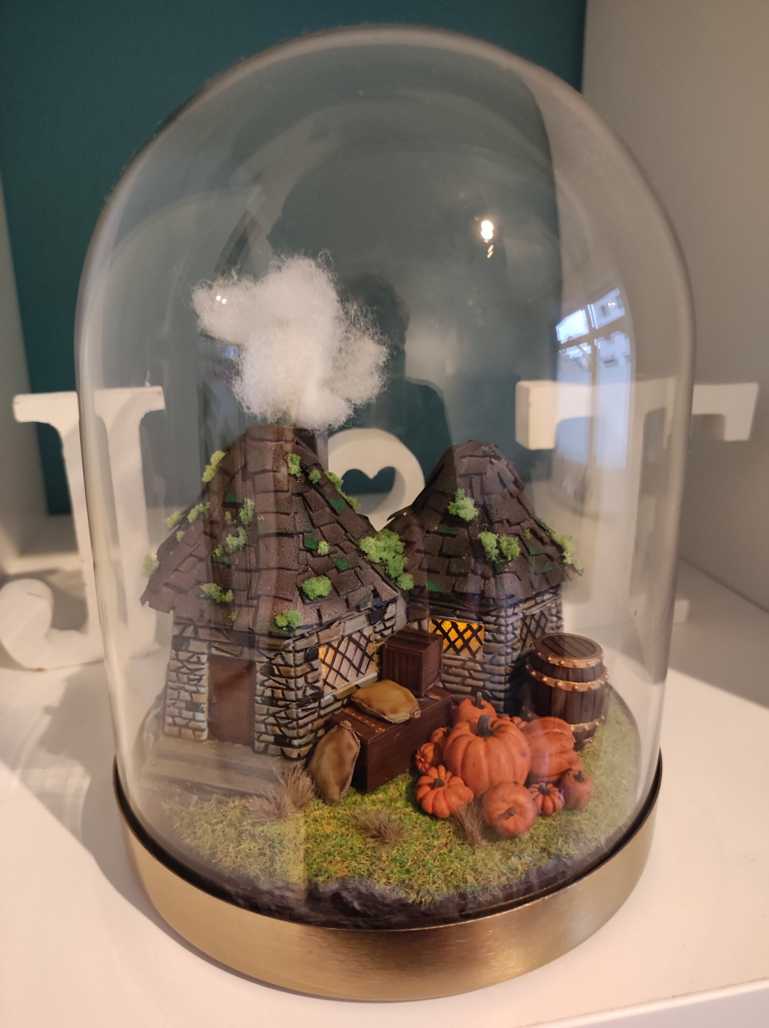 Mô hình Diorama Nhà Hagrid trong phòng khách chủ đề Nerd