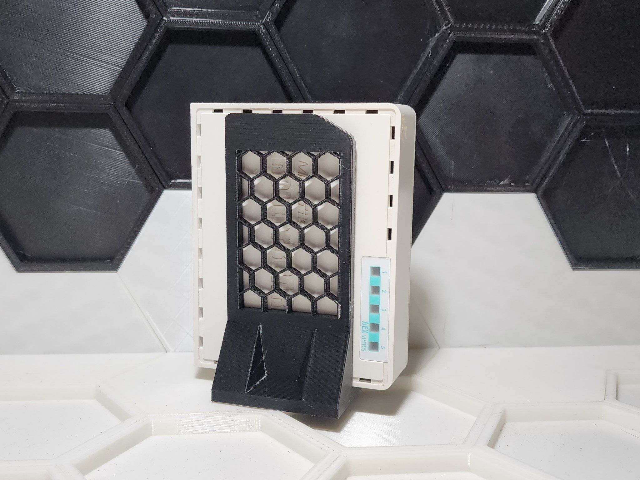 Giá đỡ đứng Mikrotik HEX RB750Gr3