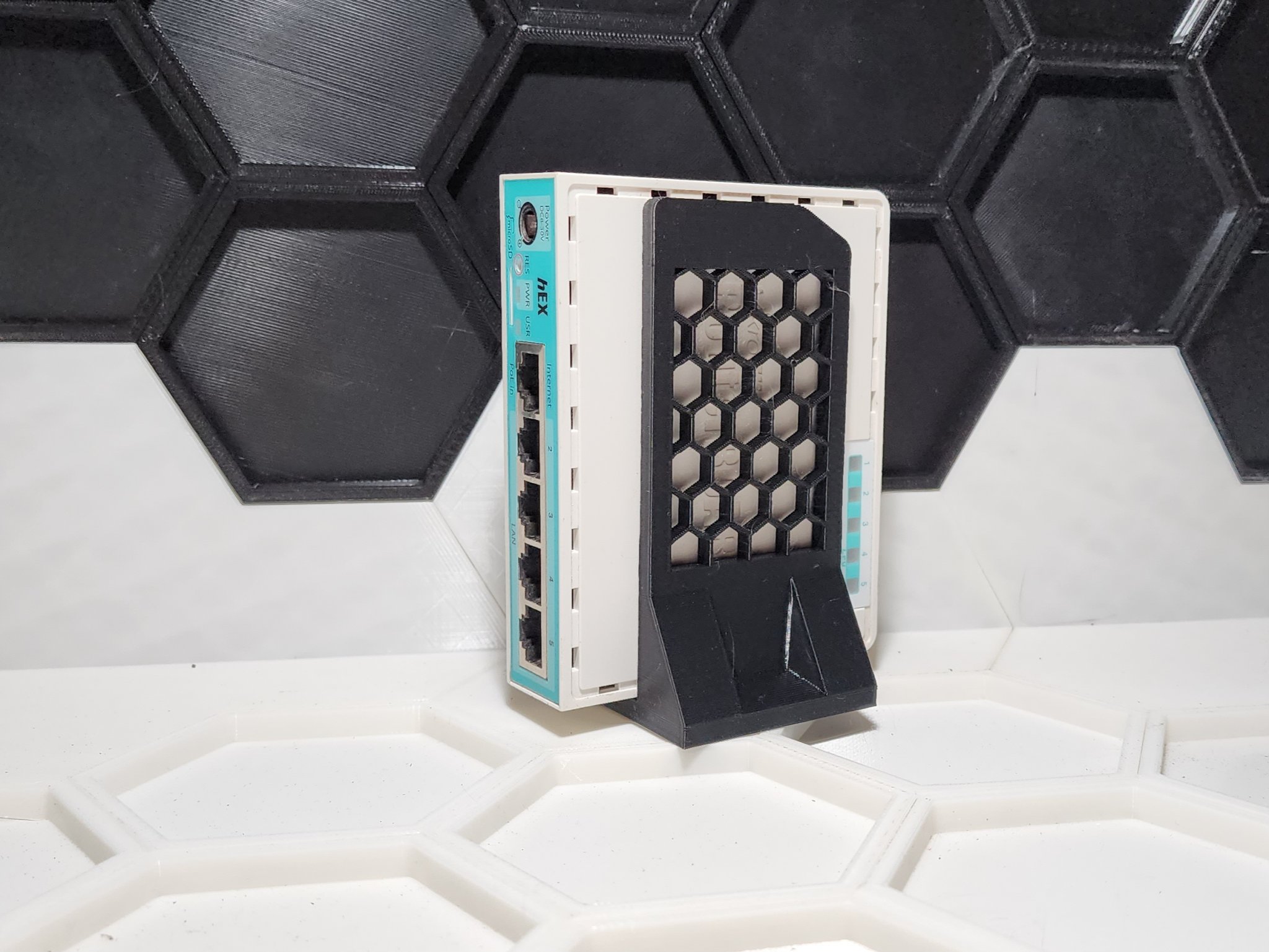 Giá đỡ đứng Mikrotik HEX RB750Gr3