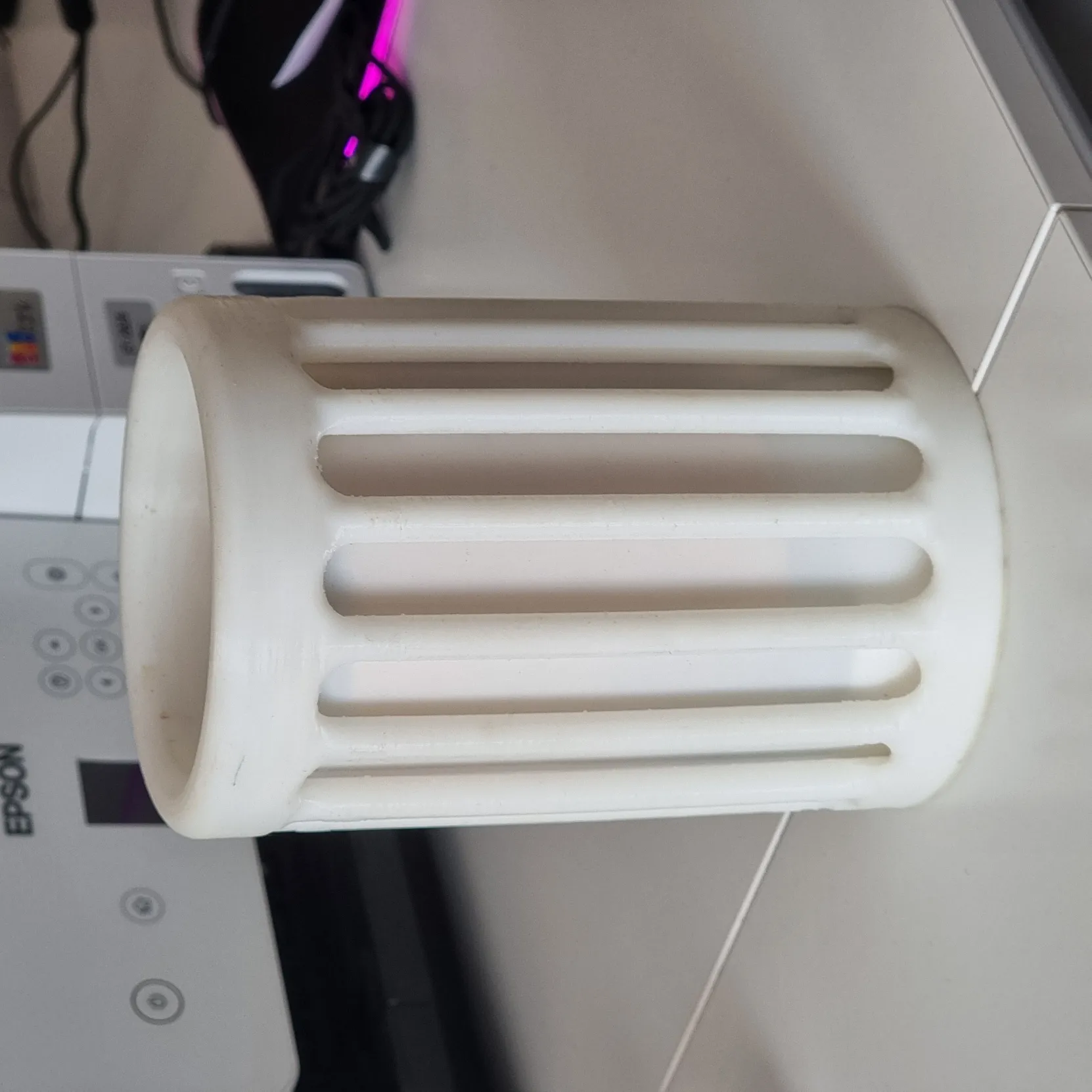 Thùng rác nhỏ để giấy và rác thải văn phòng