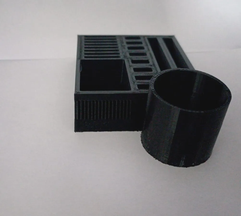 Giá đỡ USB và thẻ nhớ với khe để kẹp giấy