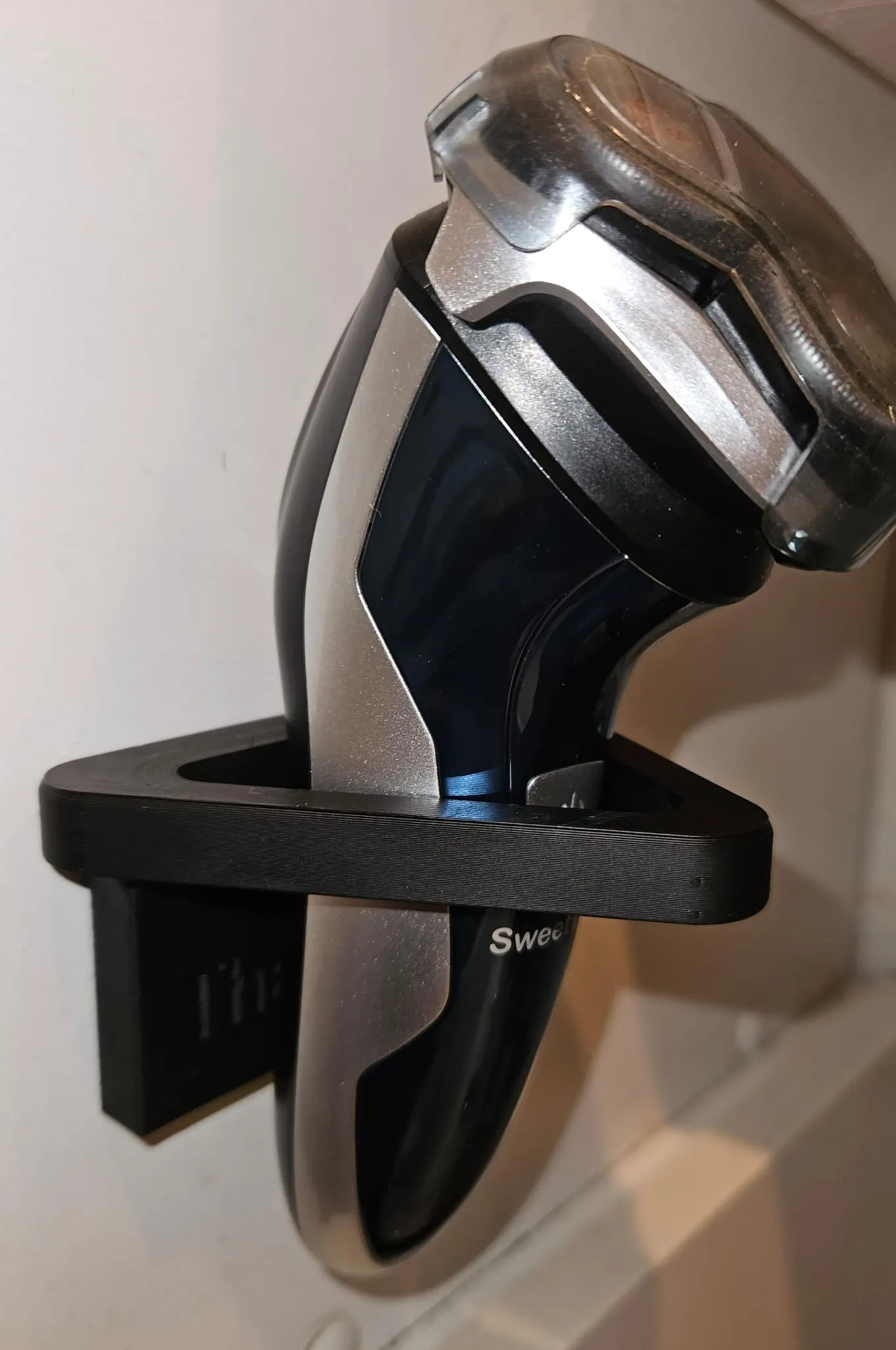 Giá đỡ treo tường cho máy cạo râu điện