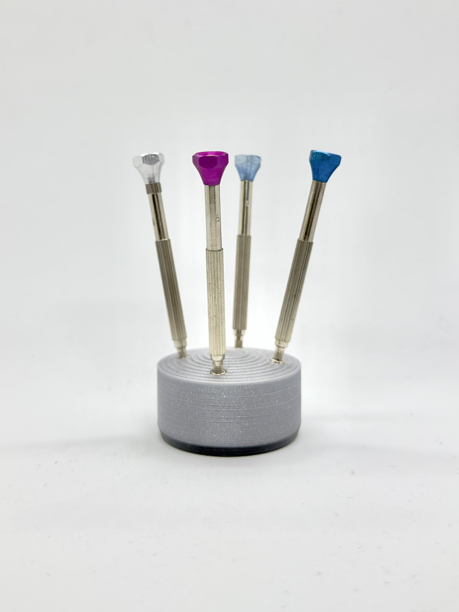 Giá đỡ cho bốn tuốc-nơ-vít đồng hồ nhỏ