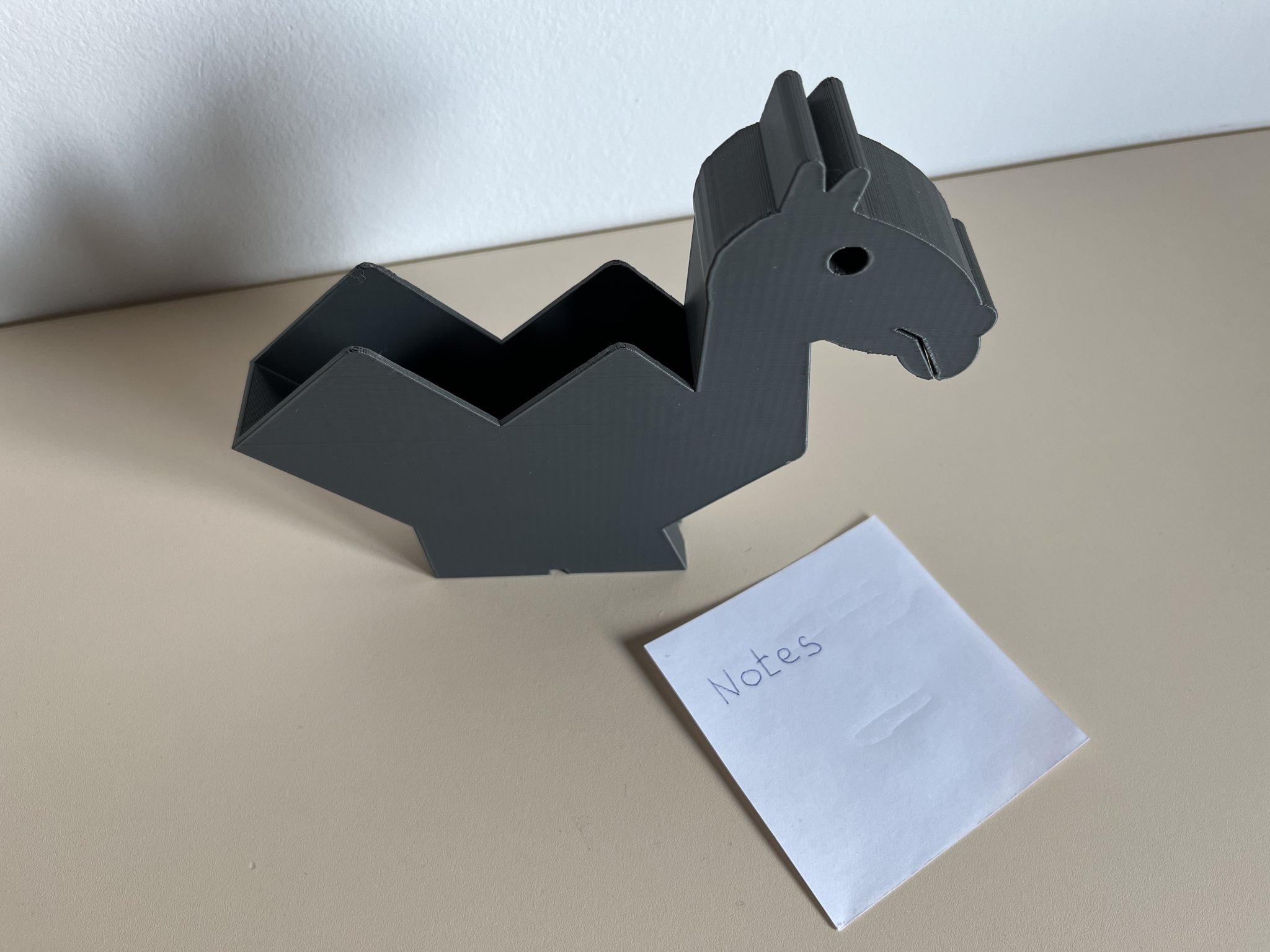 Giá đỡ ghi chú hình lạc đà độc đáo cho văn phòng