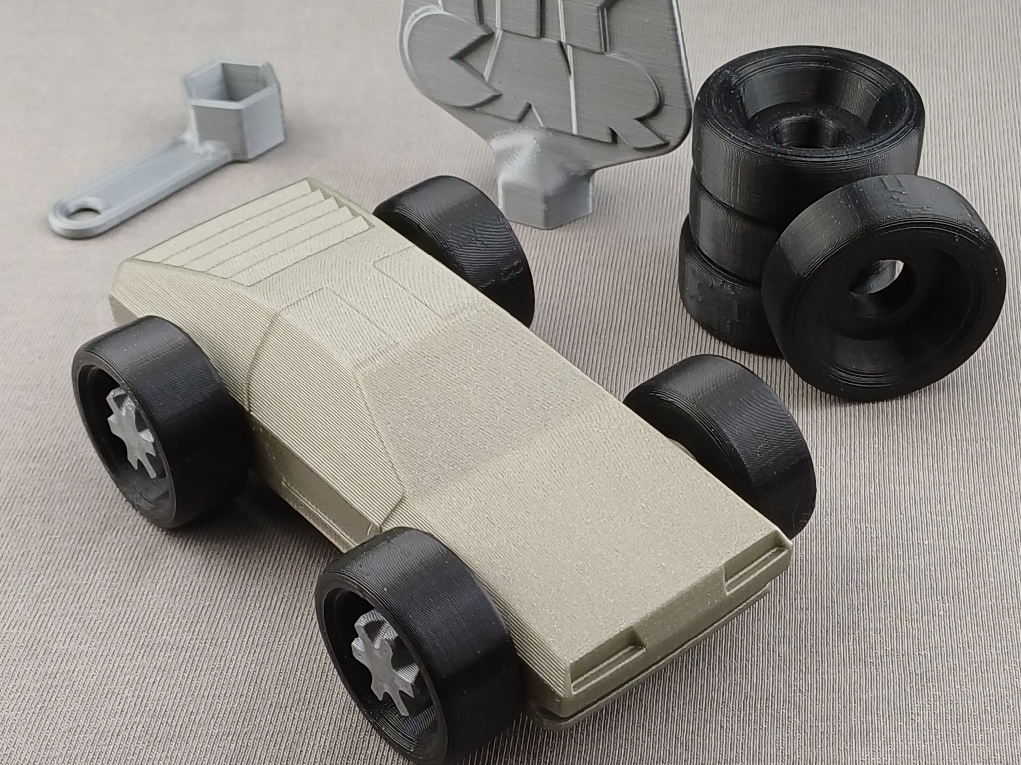 Bãi đỗ xe nhỏ - Mô hình xe DeLorean có bánh thay thế