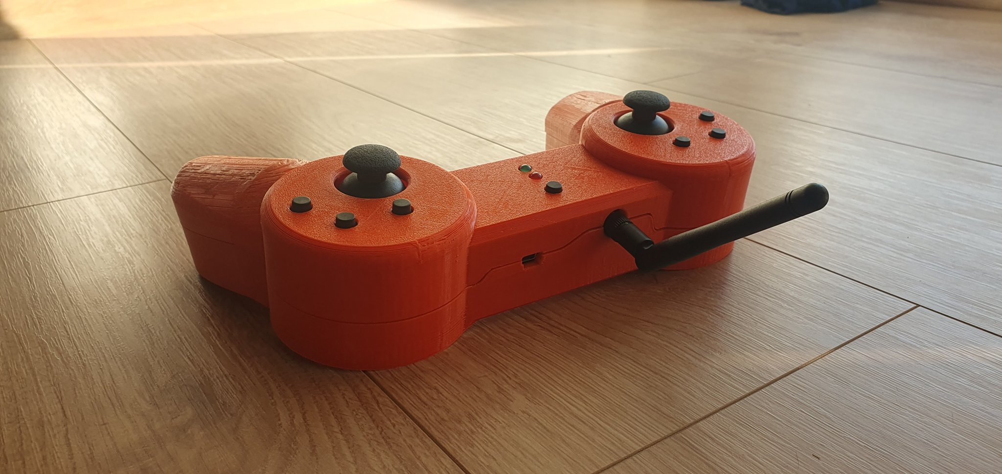 Vỏ điều khiển từ xa in 3D cho Arduino NANO và nRF24L01+