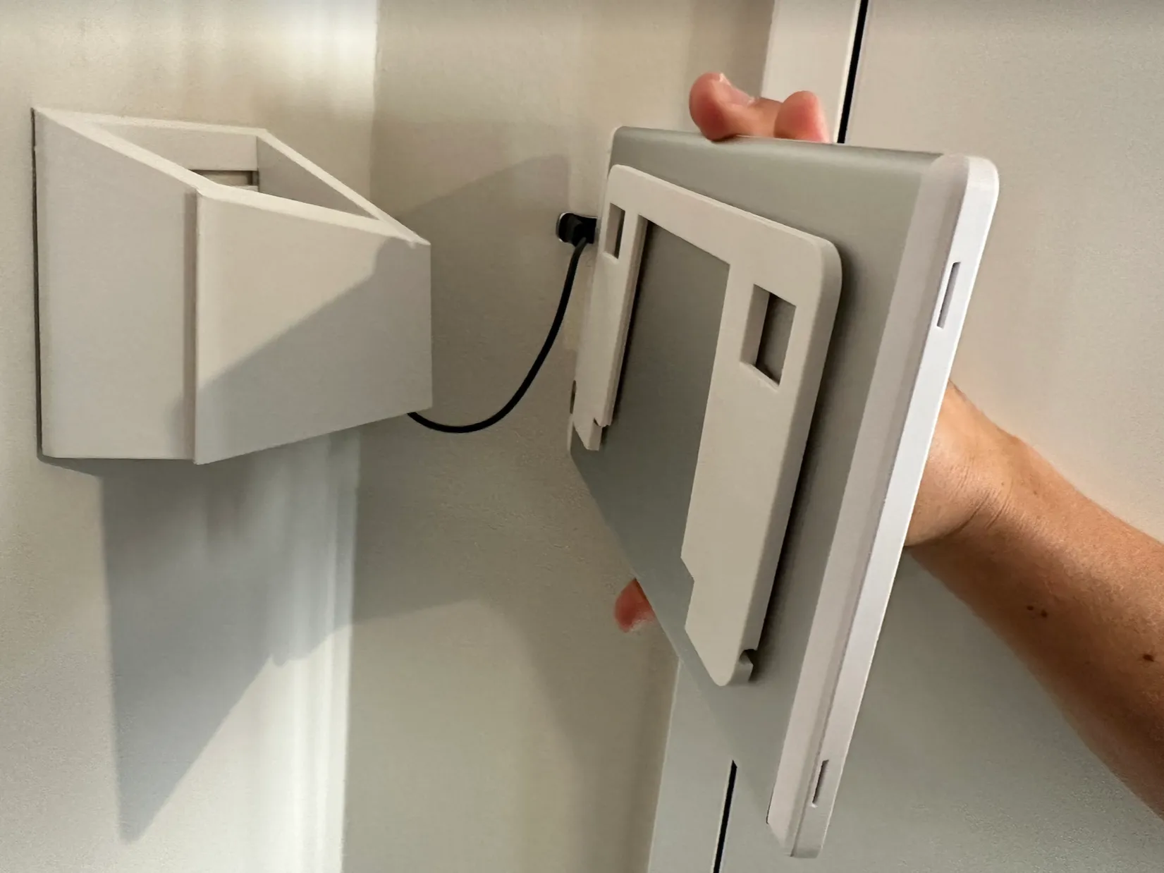 Bộ chuyển đổi góc cho giá treo tablet nổi tường