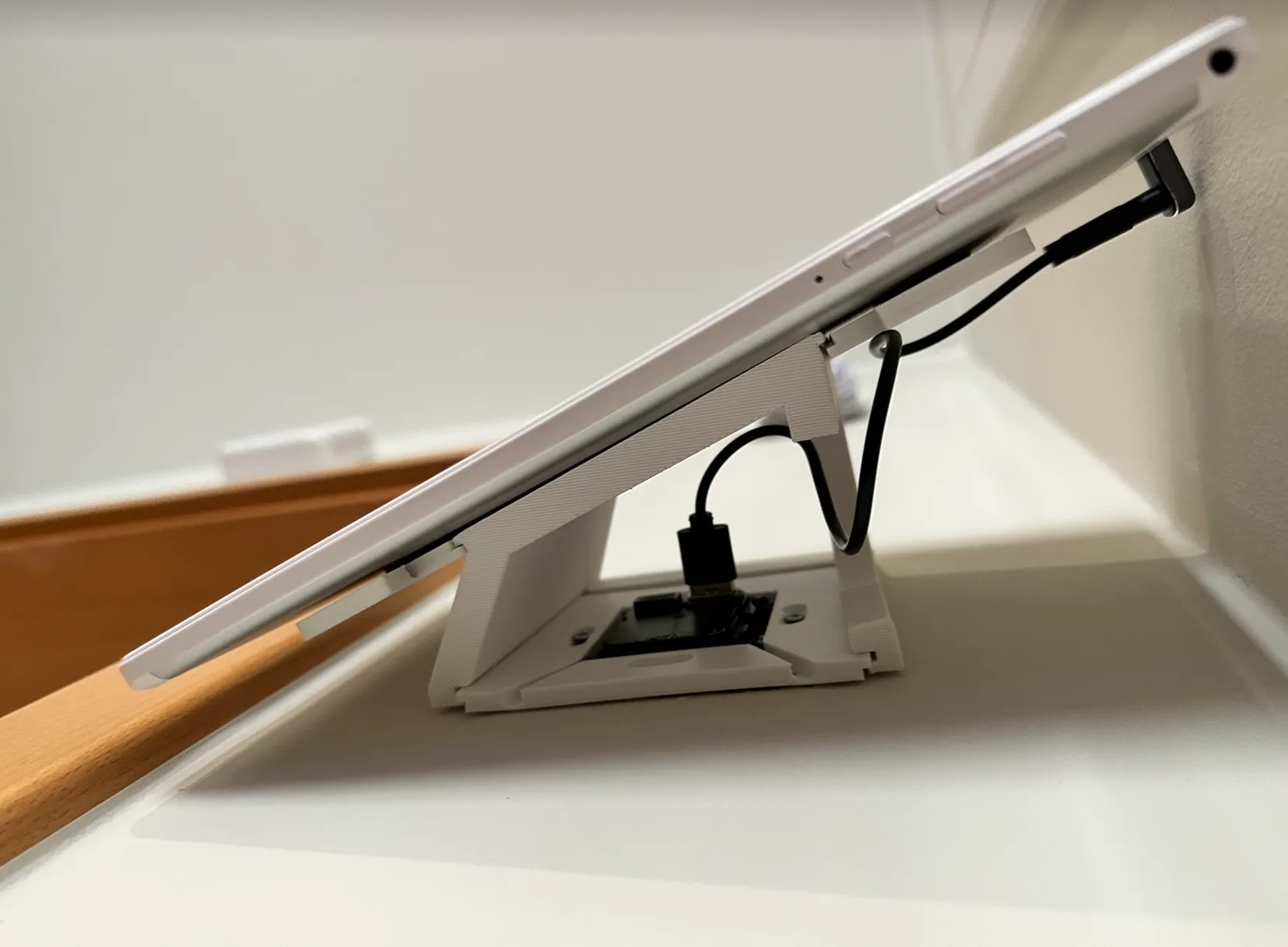 Bộ chuyển đổi góc cho giá treo tablet nổi tường