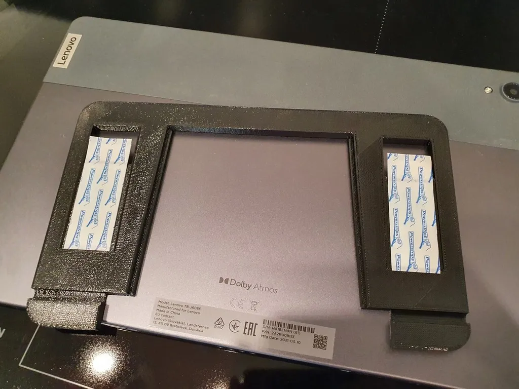 Giá đỡ tường cho máy tính bảng với hỗ trợ sạc