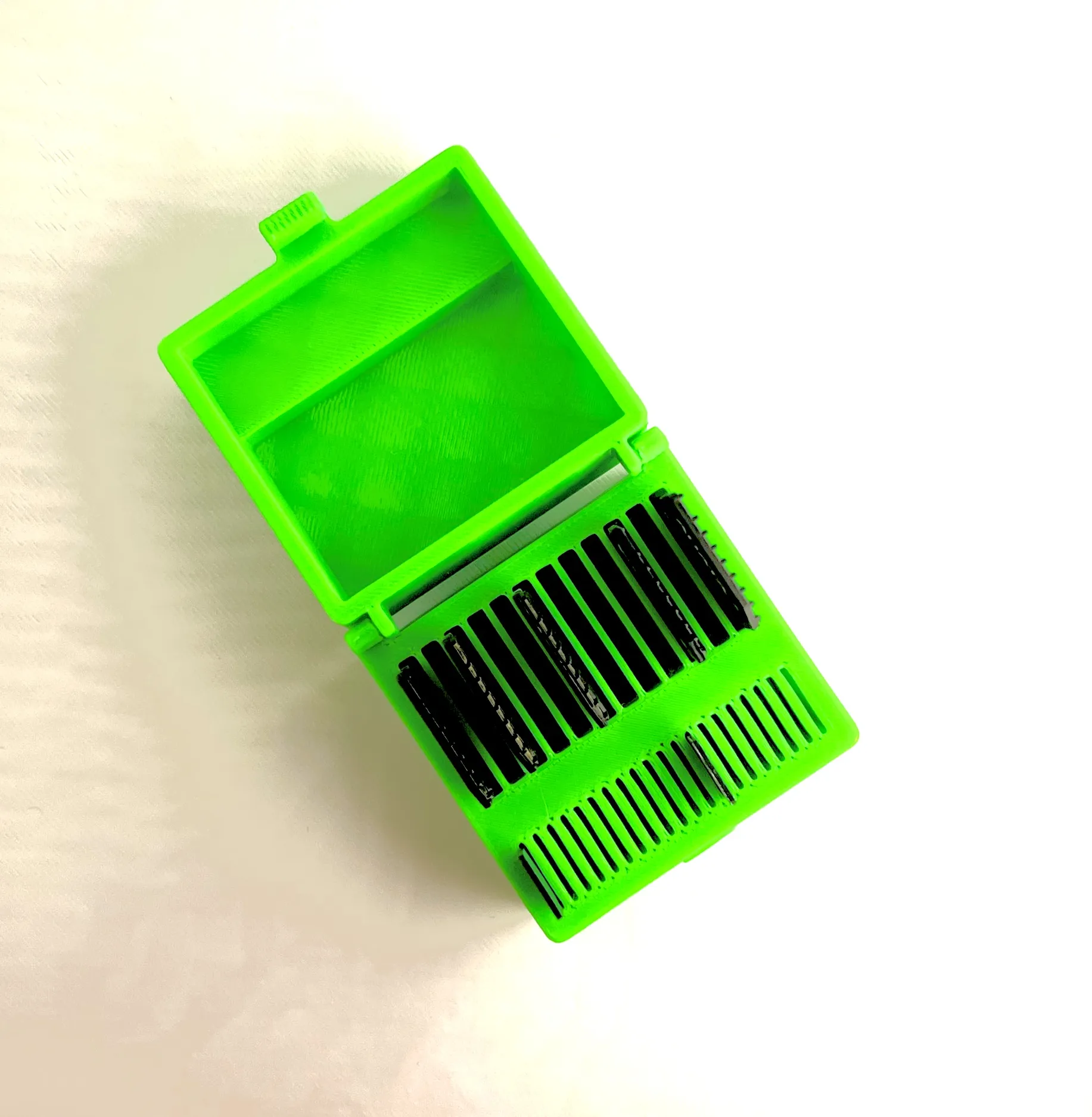 Hộp đựng thẻ SD và Micro SD 12+20 thẻ