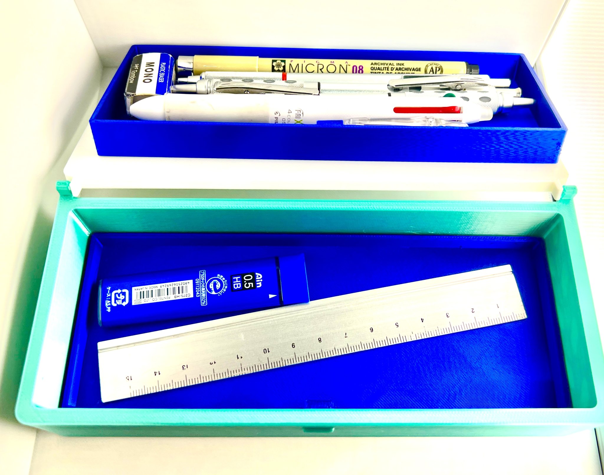 Hộp bút chì/bút bi với khay bỏ vào tiện lợi