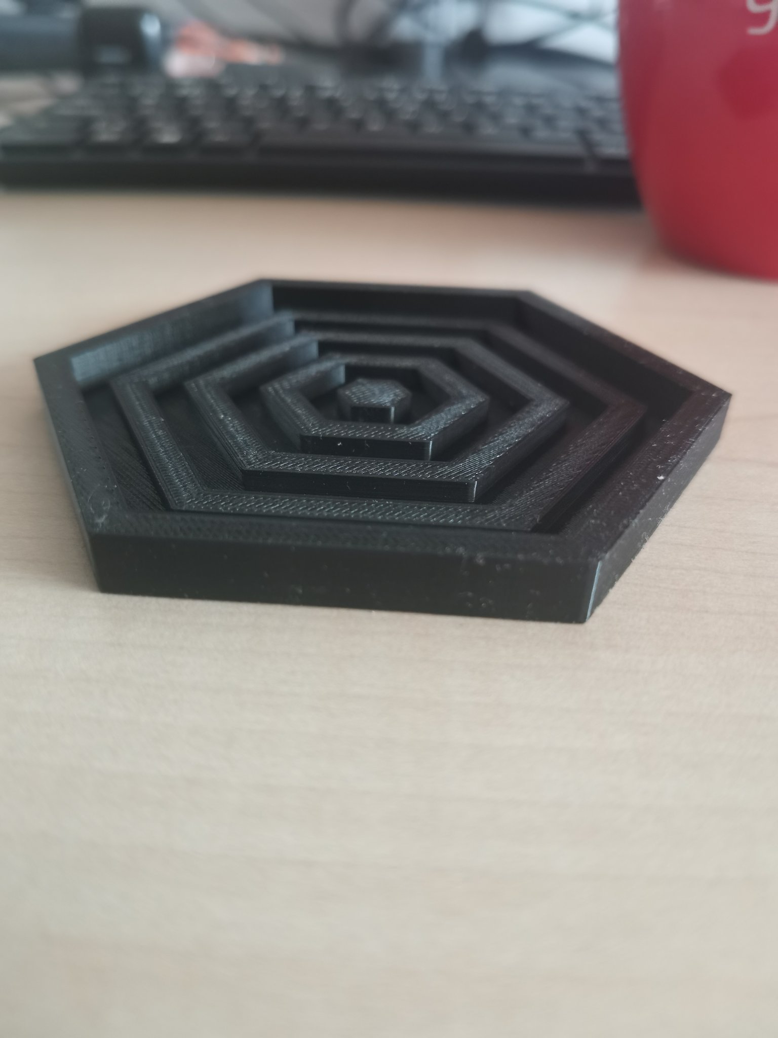 Đế lót ly đơn giản chống tràn với rãnh giữ ly