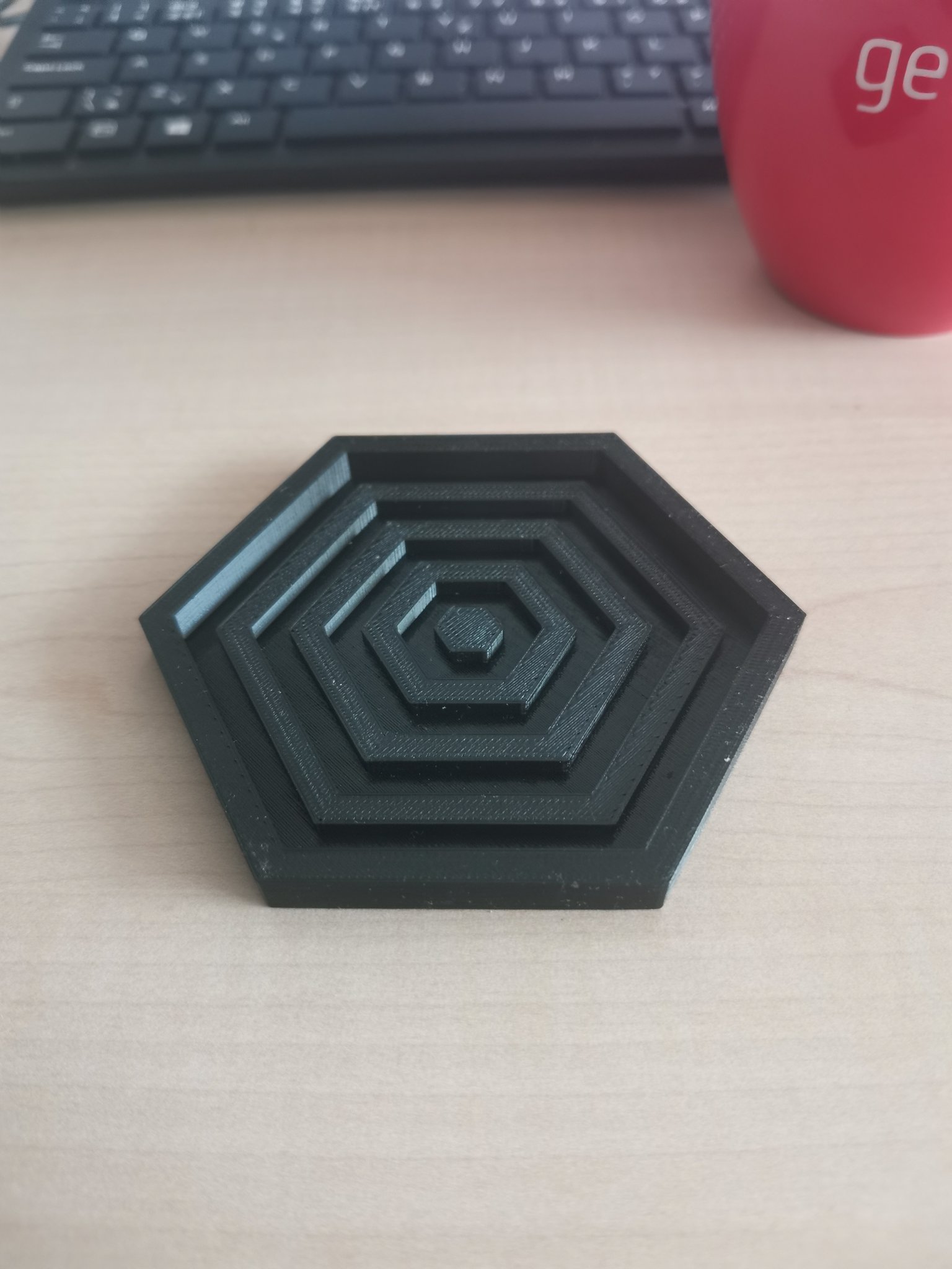 Đế lót ly đơn giản chống tràn với rãnh giữ ly