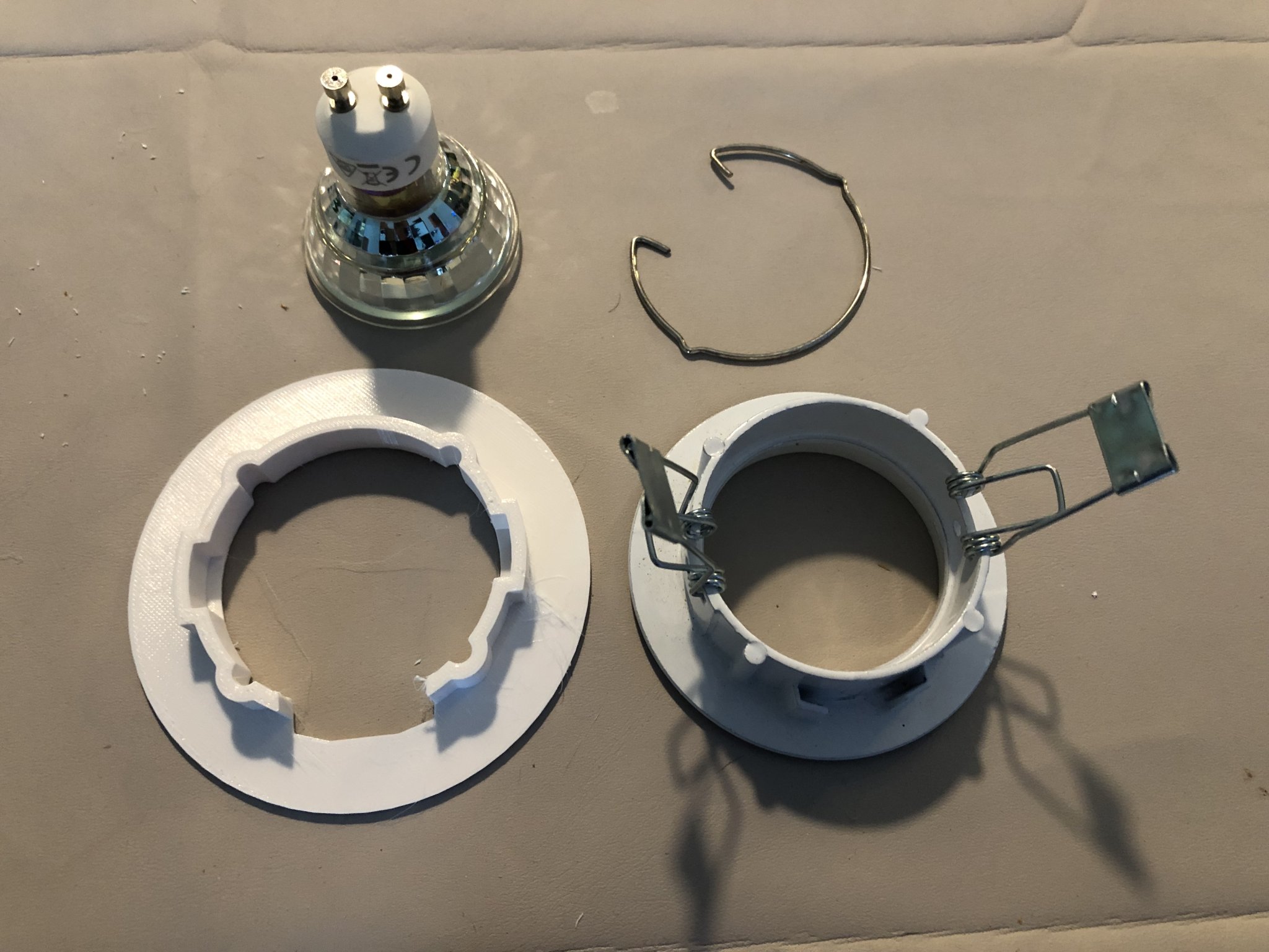 Kẹp lò xo sửa chữa cho đèn chiếu sáng trên trần