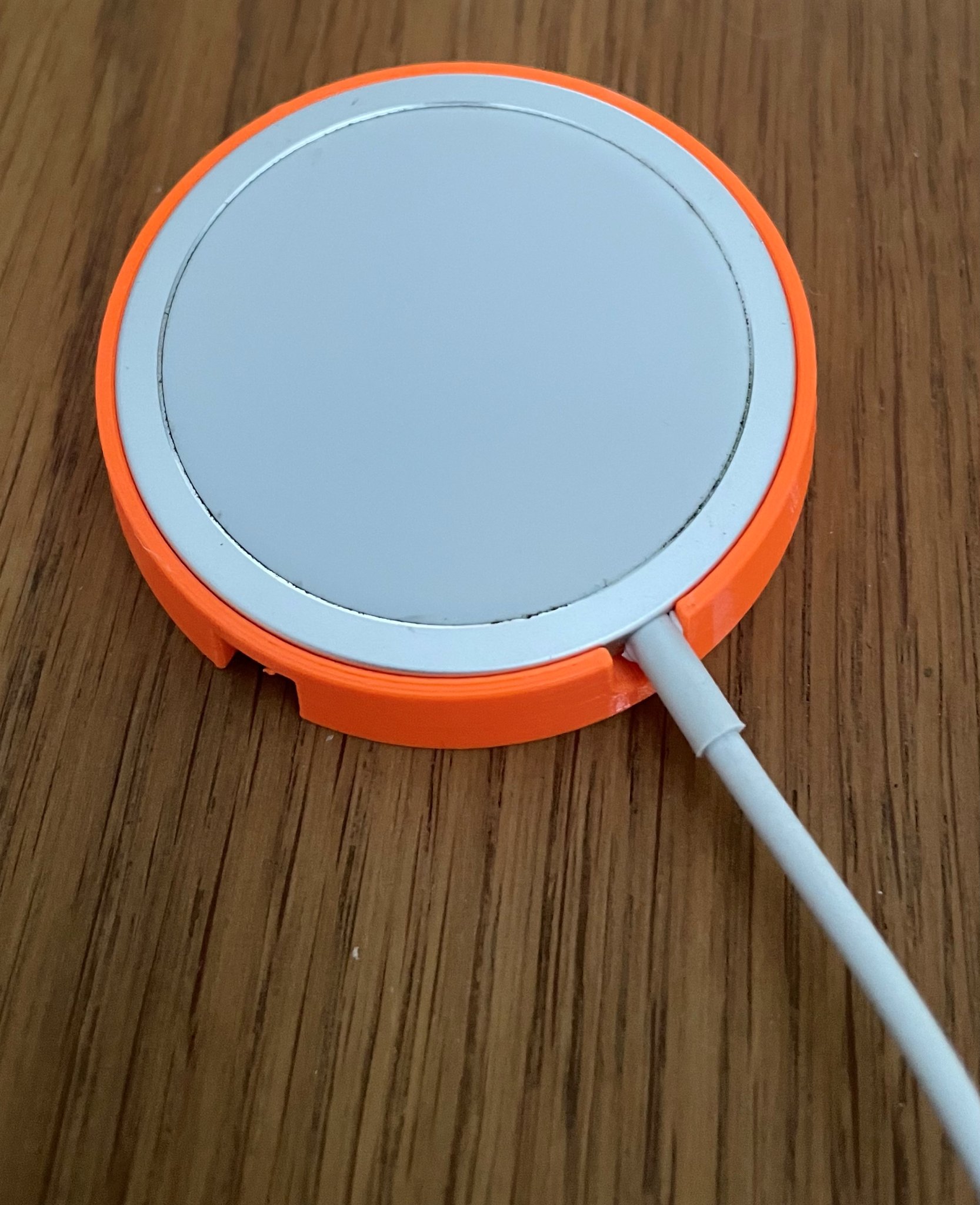 Giá đỡ tường cho bộ sạc MagSafe của Apple