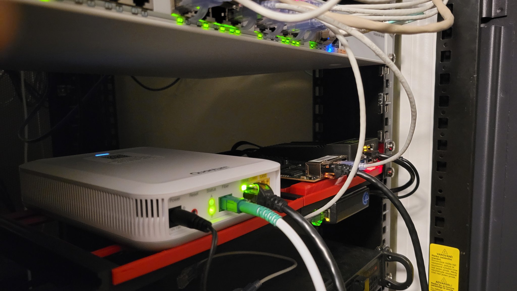 Bệ đỡ modem quang C5500XK cho ZimaBoard 1U Rack