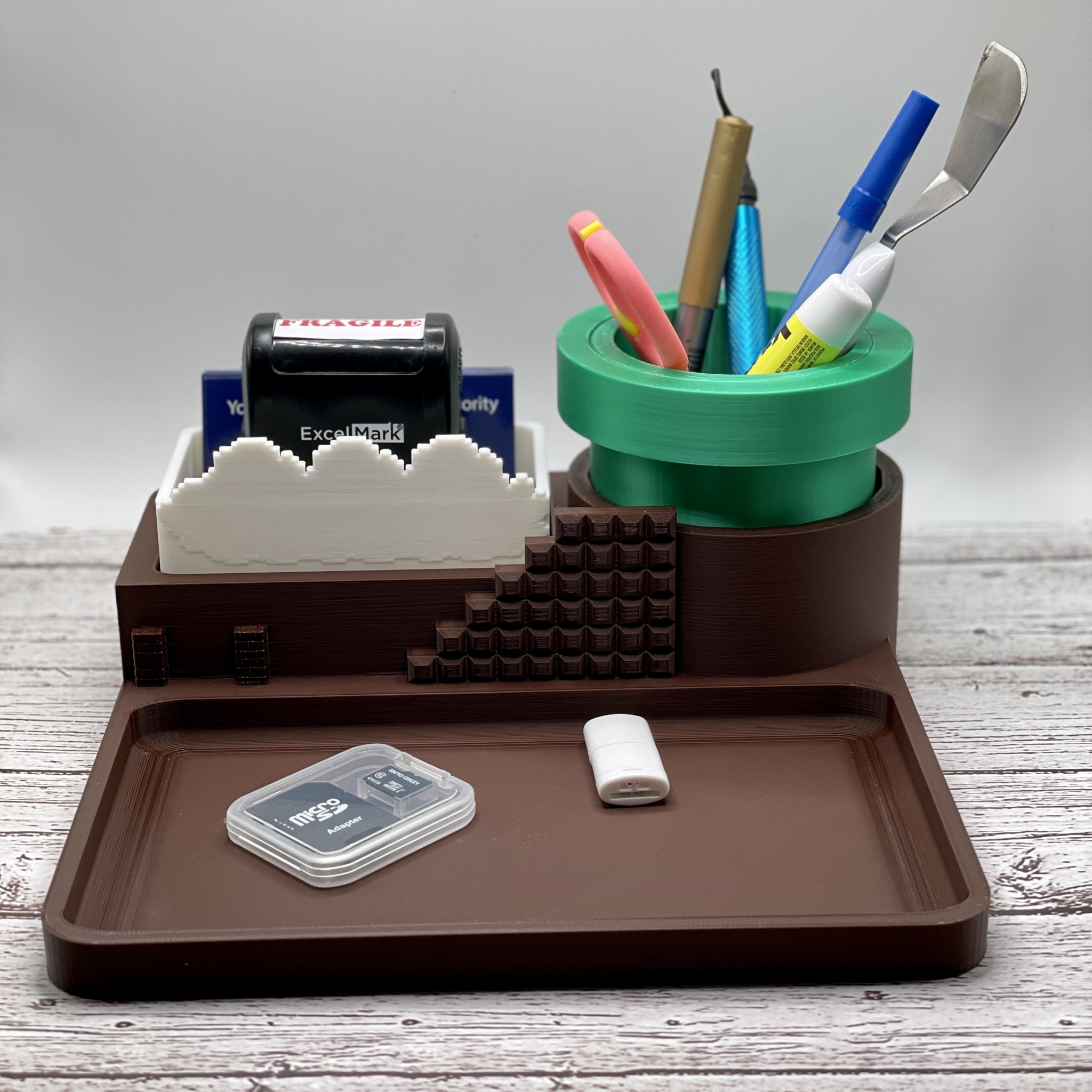 Giá đỡ bút Mario cho bàn làm việc