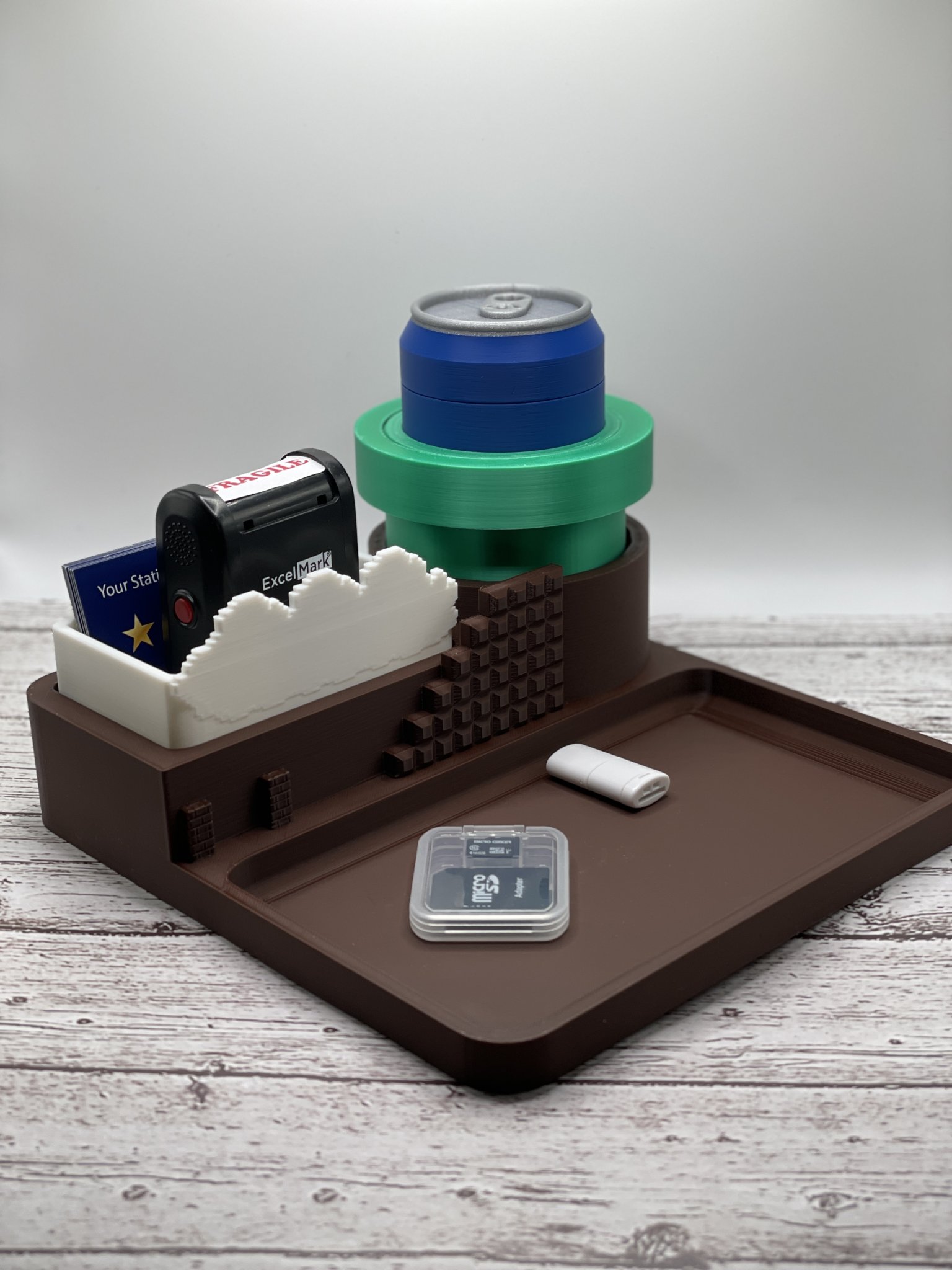 Giá đỡ bút Mario cho bàn làm việc