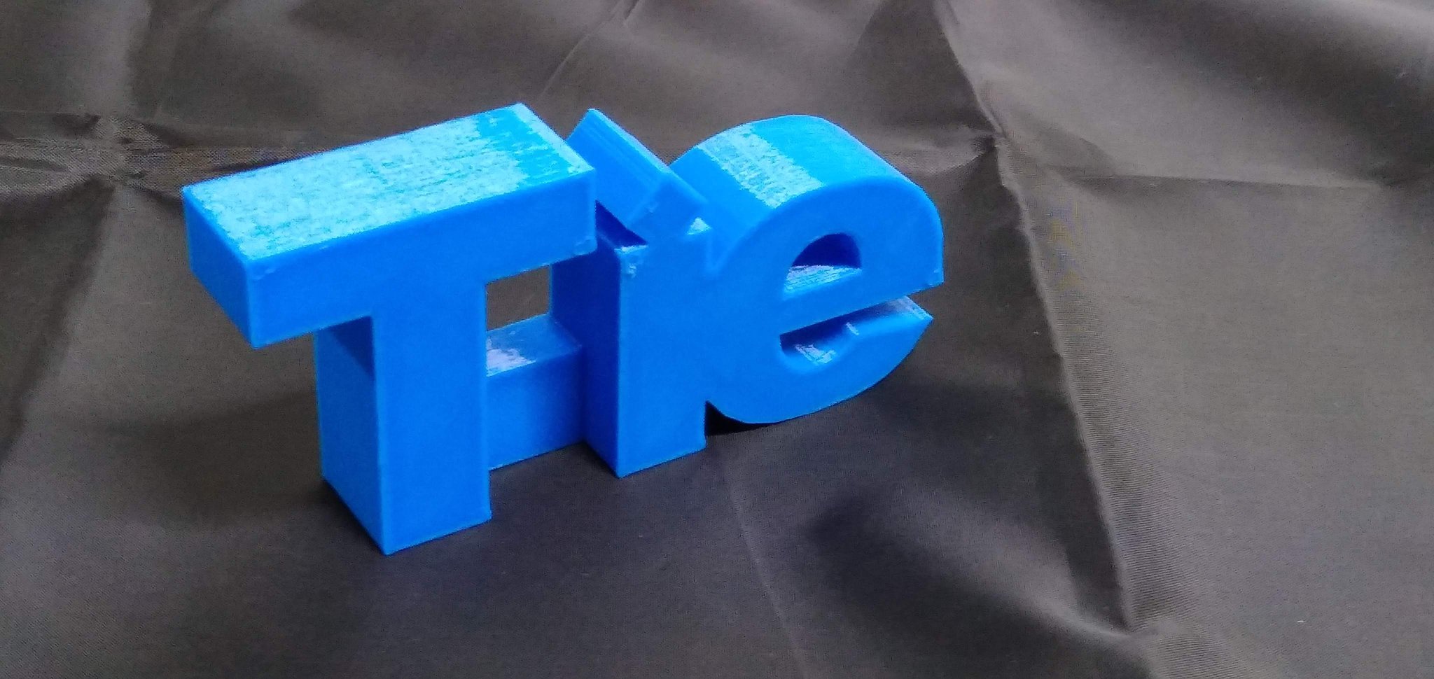 Cà vạt 3D với kích thước 115 mm x 50 mm x 20 mm