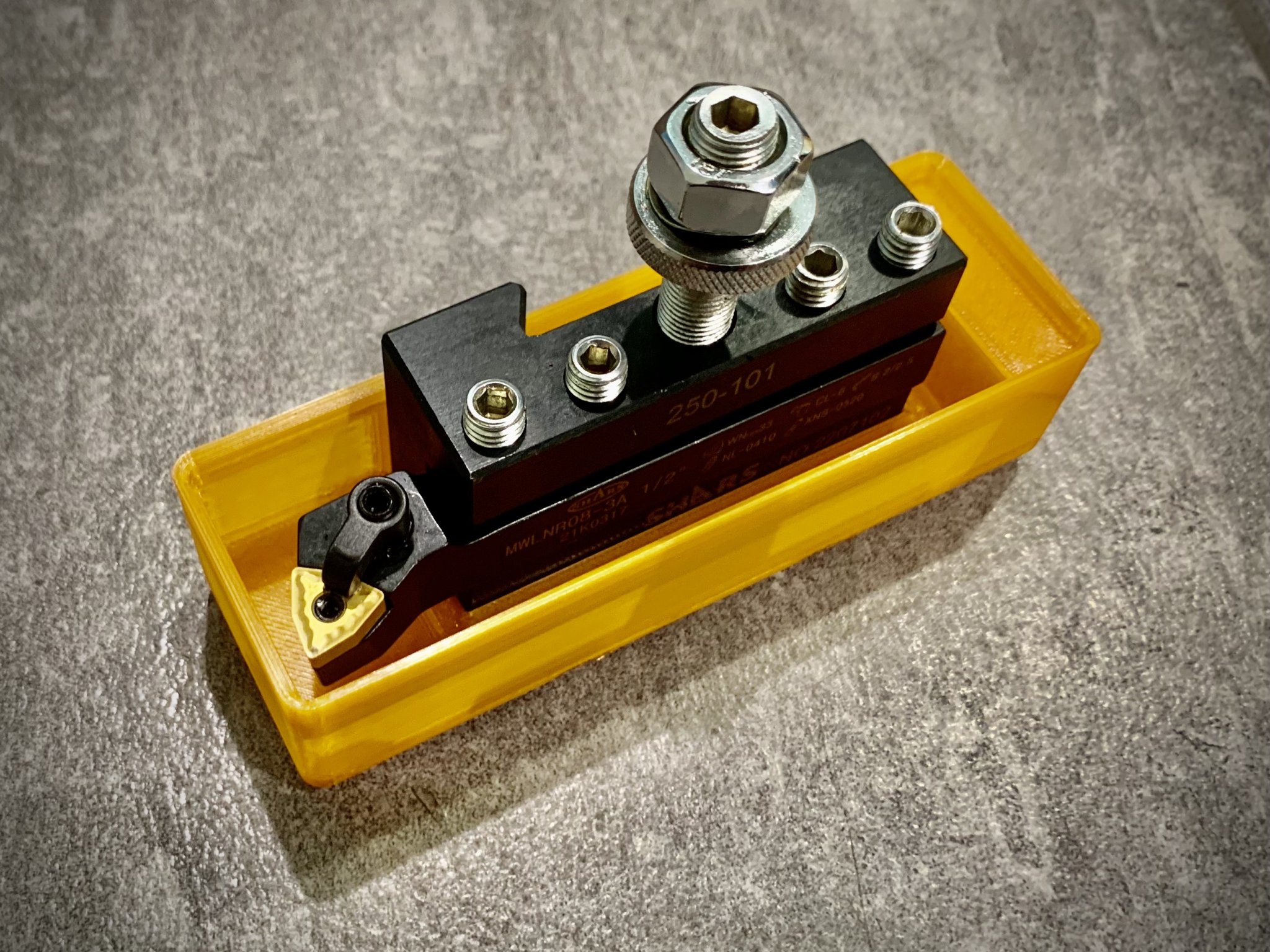 Giá đỡ dụng cụ tiện AXA 1x3x4 cho hộp GridFinity