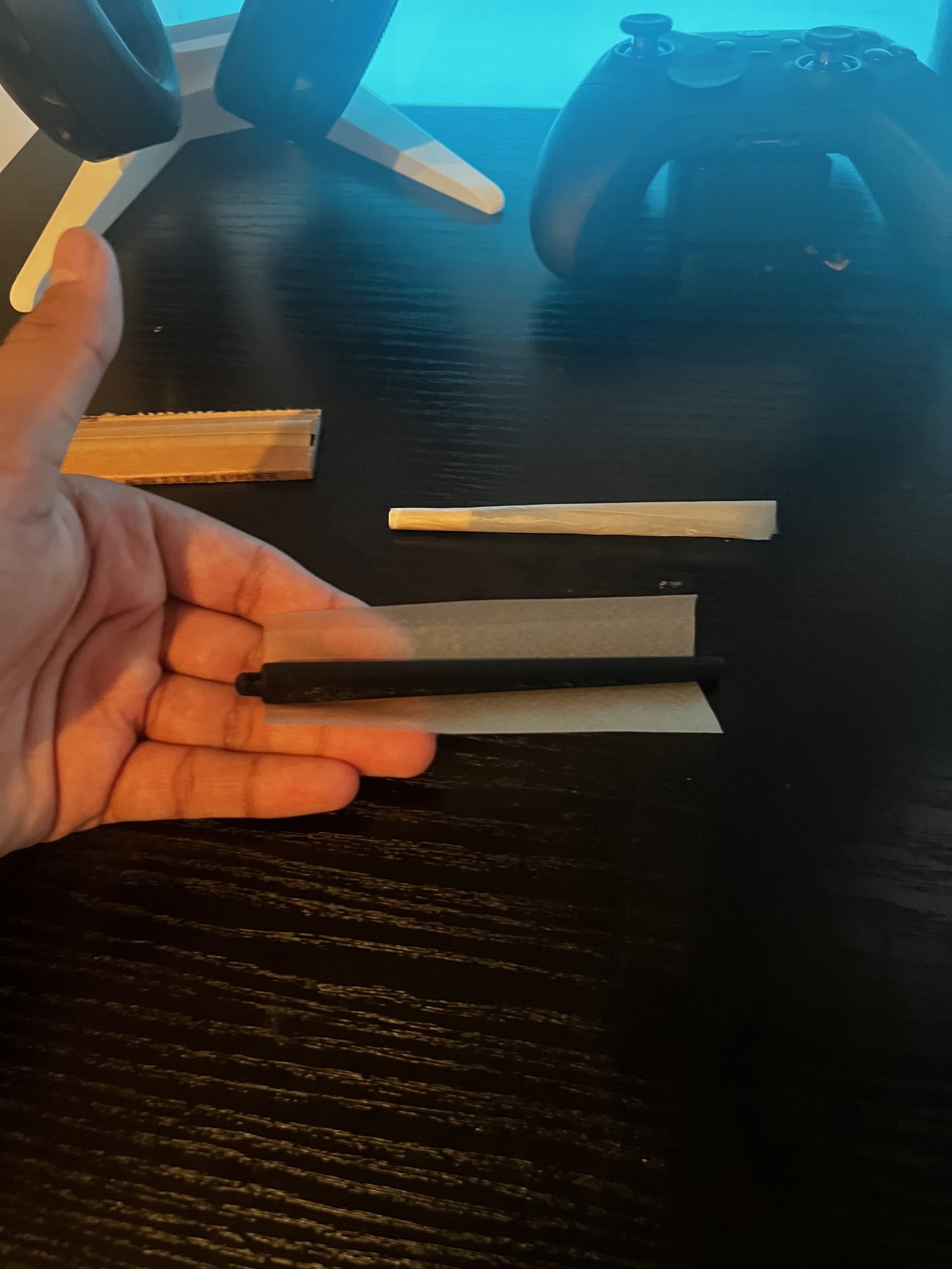 Giá đỡ cuộn thuốc lá tiện lợi cho chìa khóa