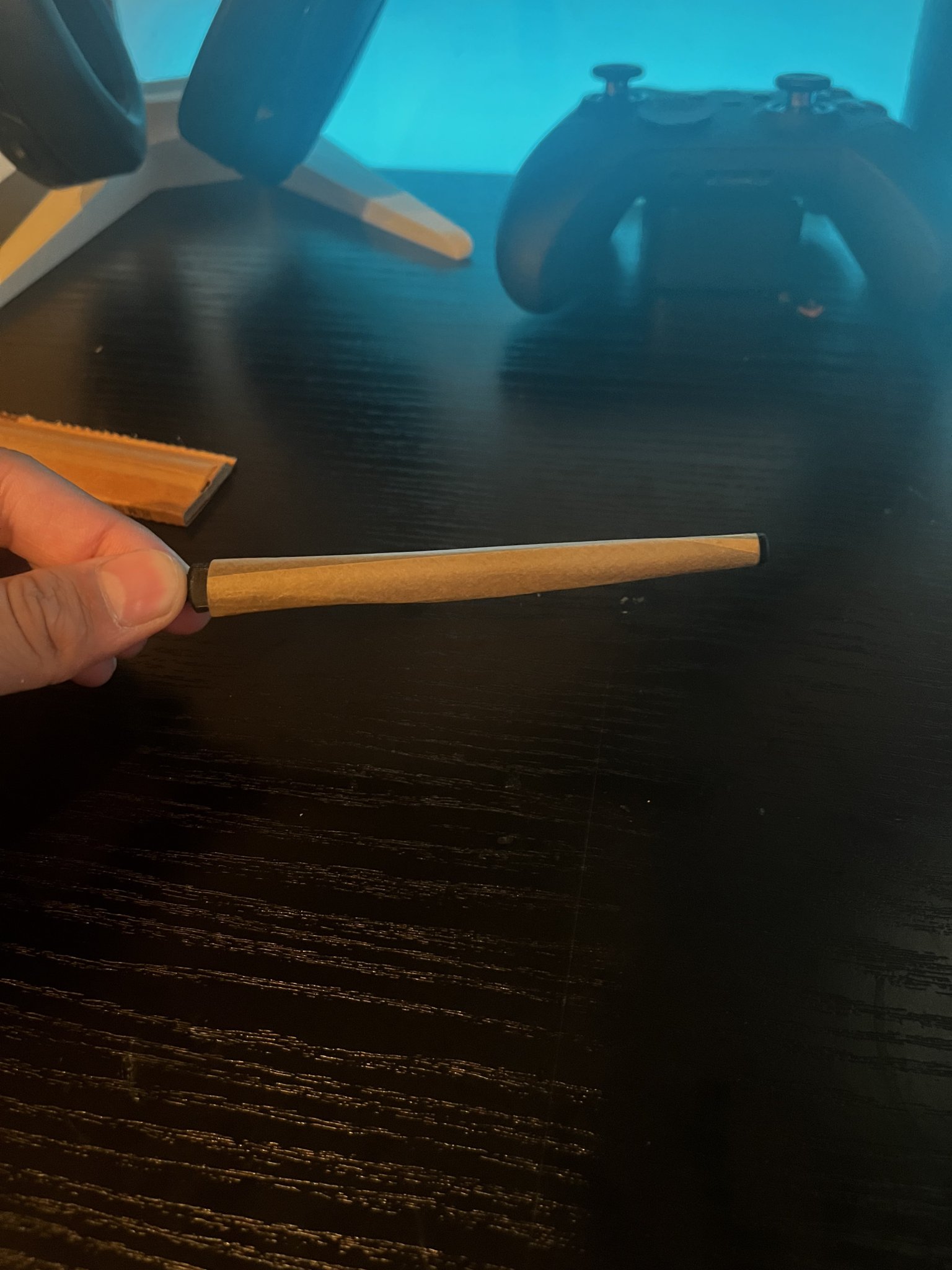 Giá đỡ cuộn thuốc lá tiện lợi cho chìa khóa