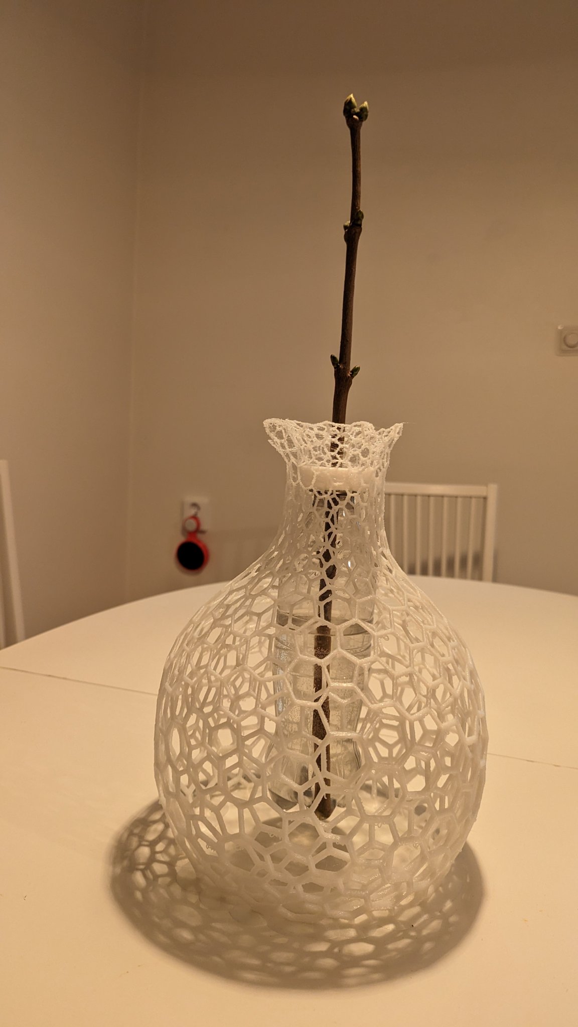 Bình hoa thiết kế từ chai Coca-Cola tái chế