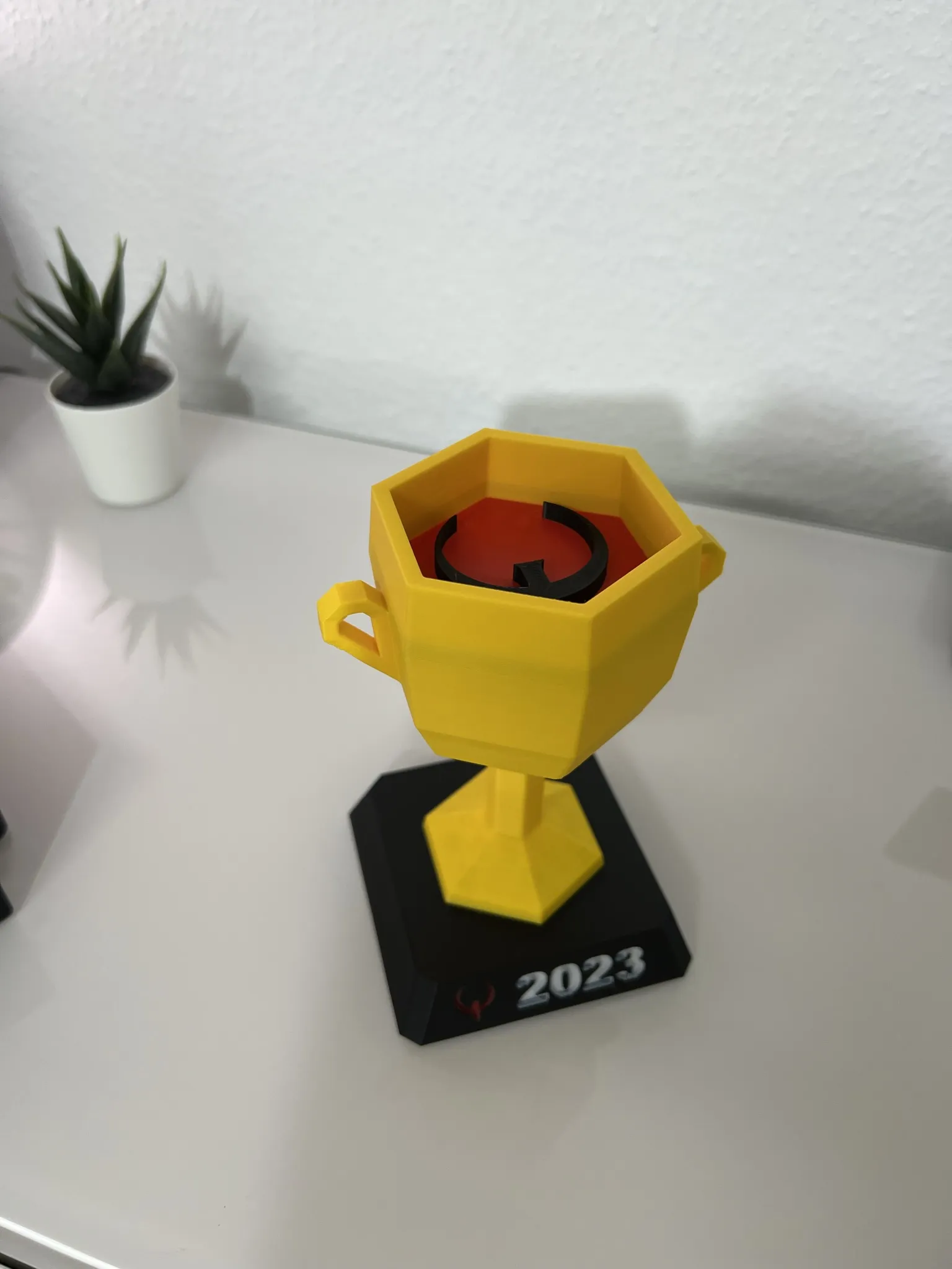 Cúp Quake Champions phong cách Low Poly