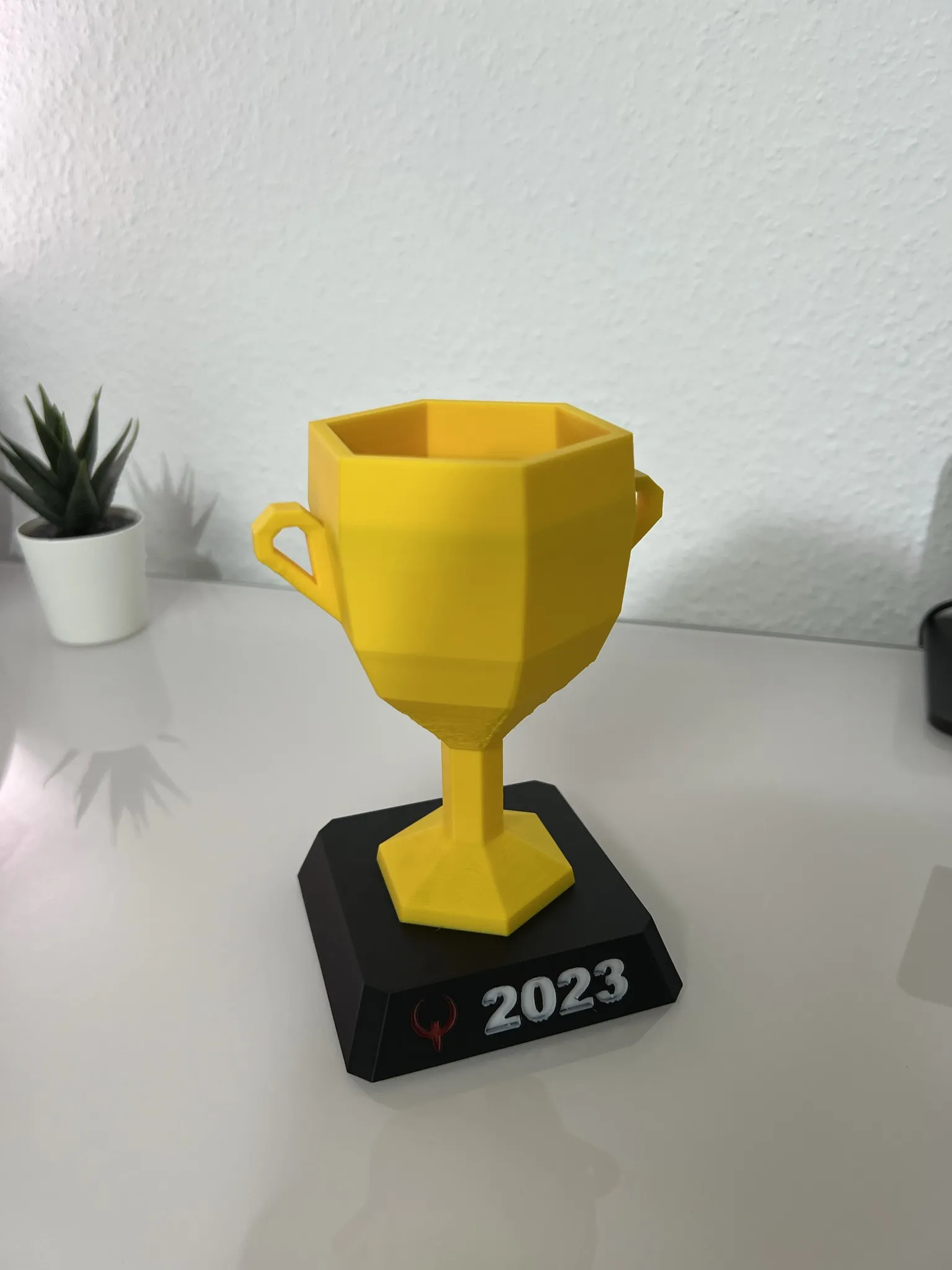 Cúp Quake Champions phong cách Low Poly