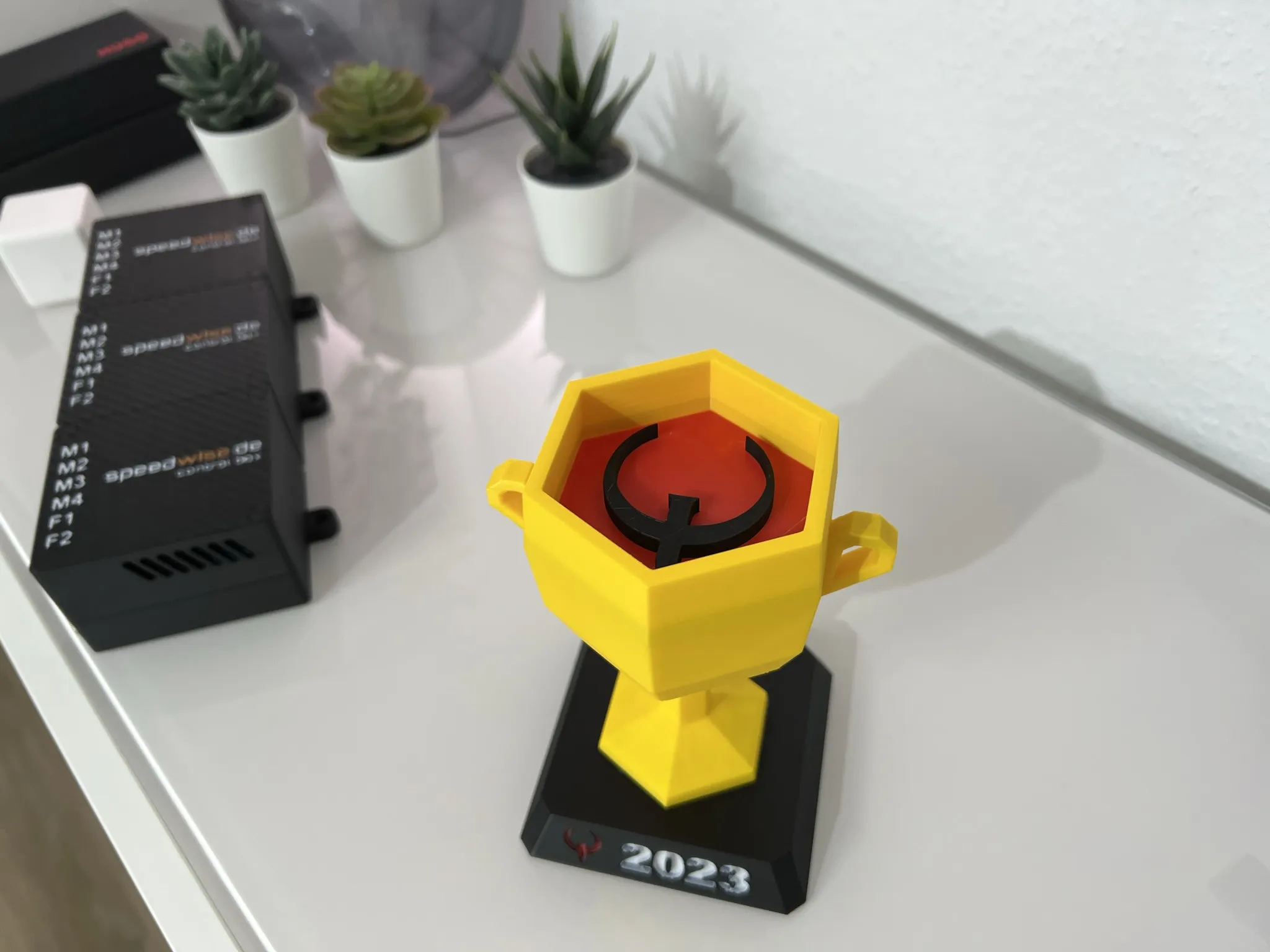 Cúp Quake Champions phong cách Low Poly