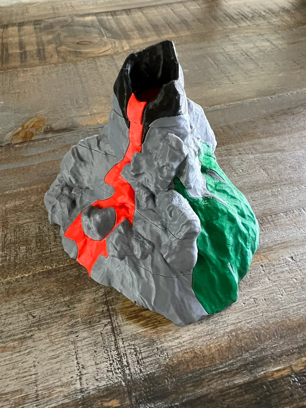 Mô hình núi lửa nhiều màu sắc cho trò chơi khủng long