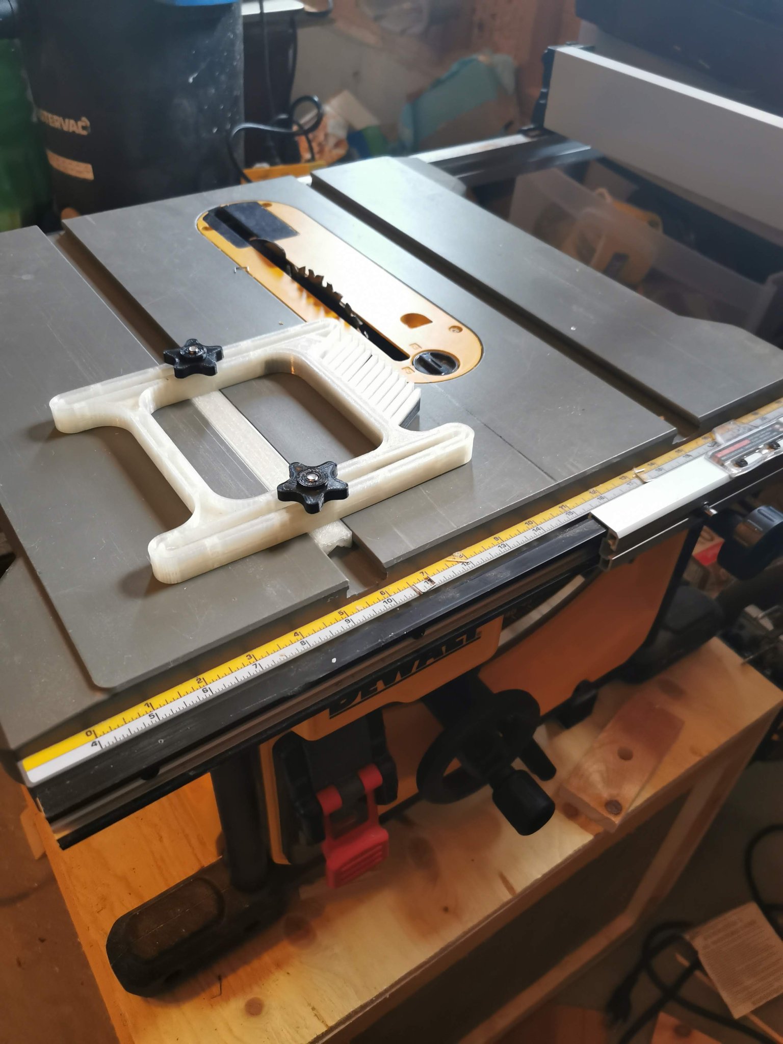 Giá đỡ T-track cho máy cưa Dewalt DWE7485