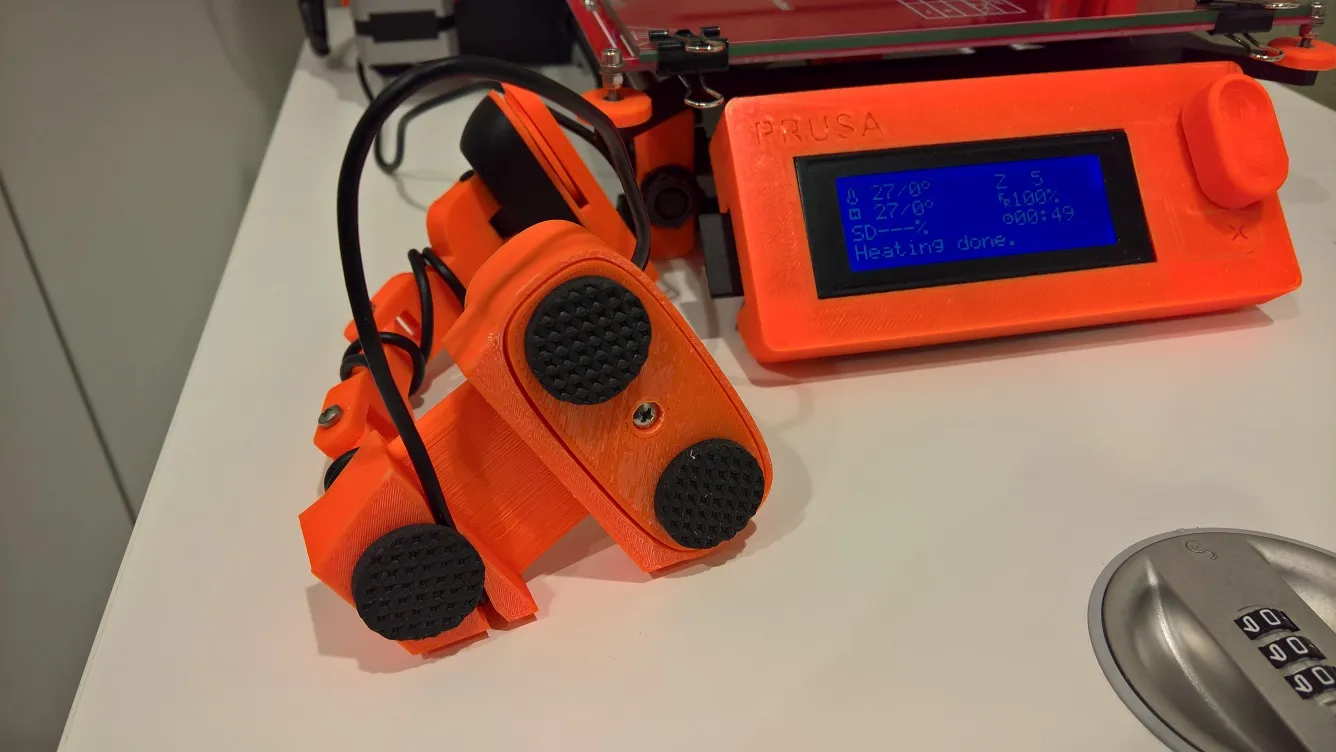 Giá đỡ webcam Logitech C270 di động với chân tripod