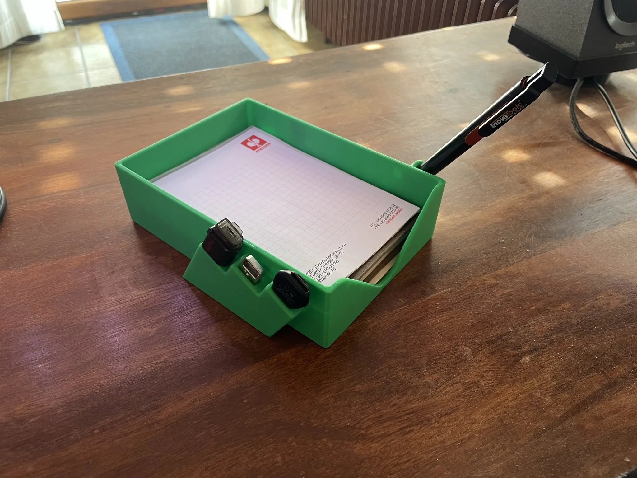 Giá đỡ tổ chức bàn làm việc đa năng