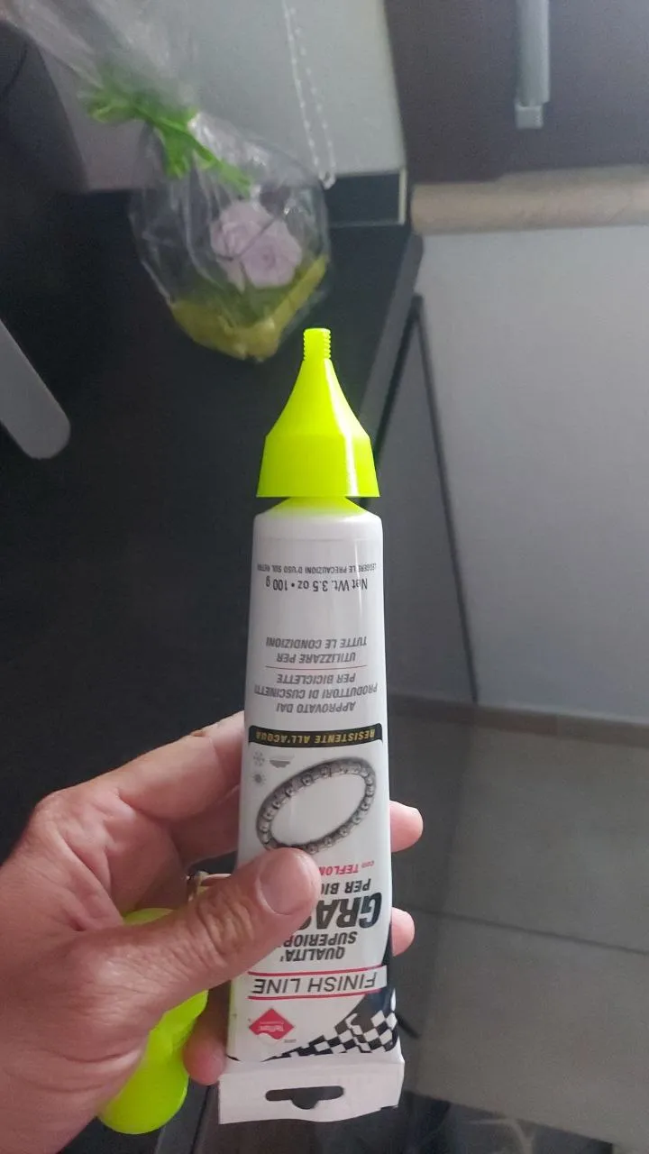 Vòi cho ống mỡ với nắp bảo quản tiện lợi