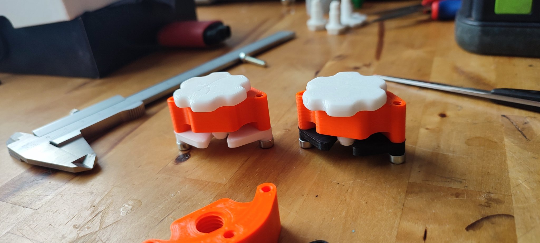 Lanyator: Công cụ tháo lưỡi dao Spyderco Paramilitary 2 & 3