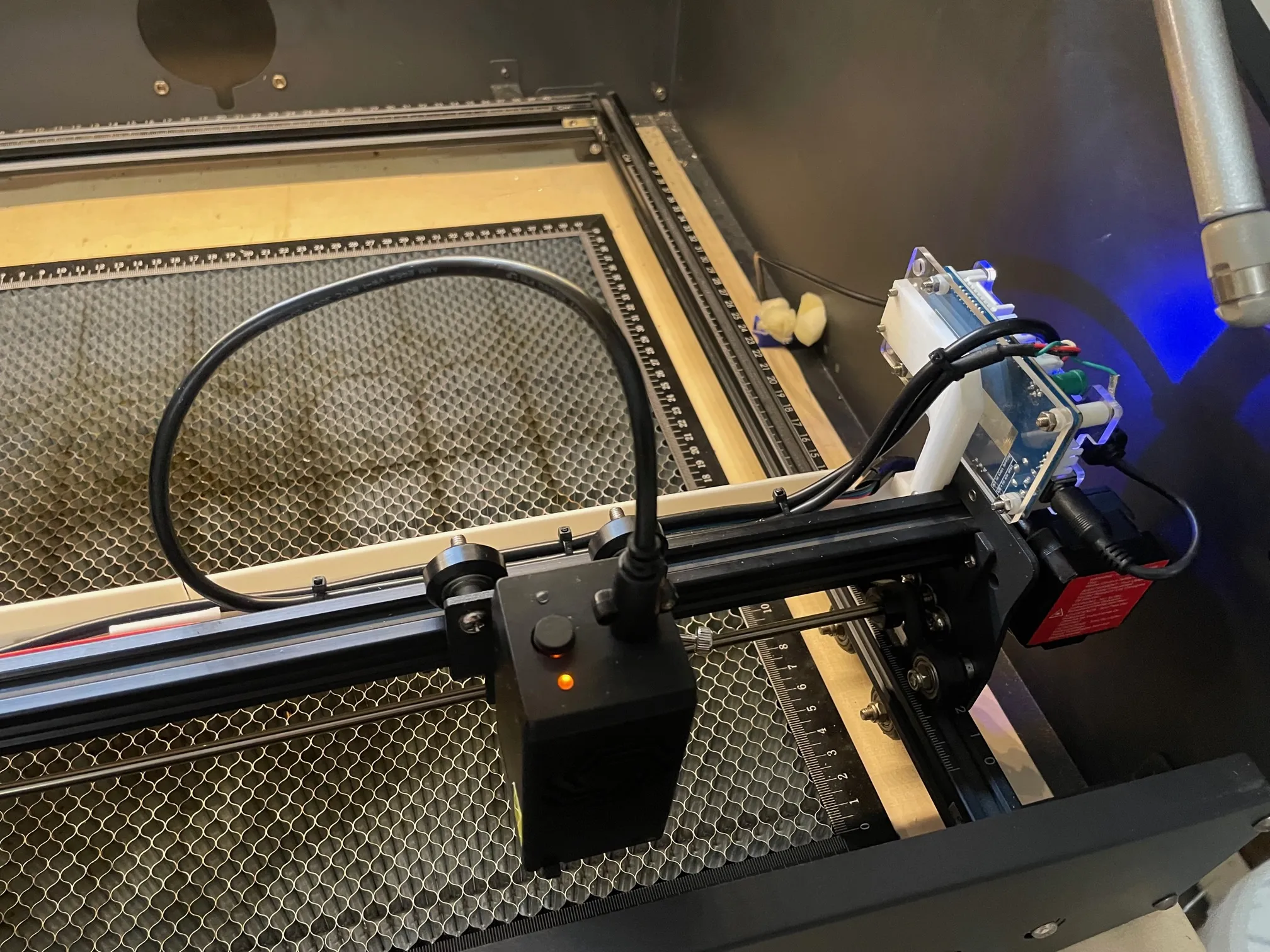 Giá đỡ cáp và giá đỡ cho mô-đun laser 10W LU2-10A trên Ortur LM ...