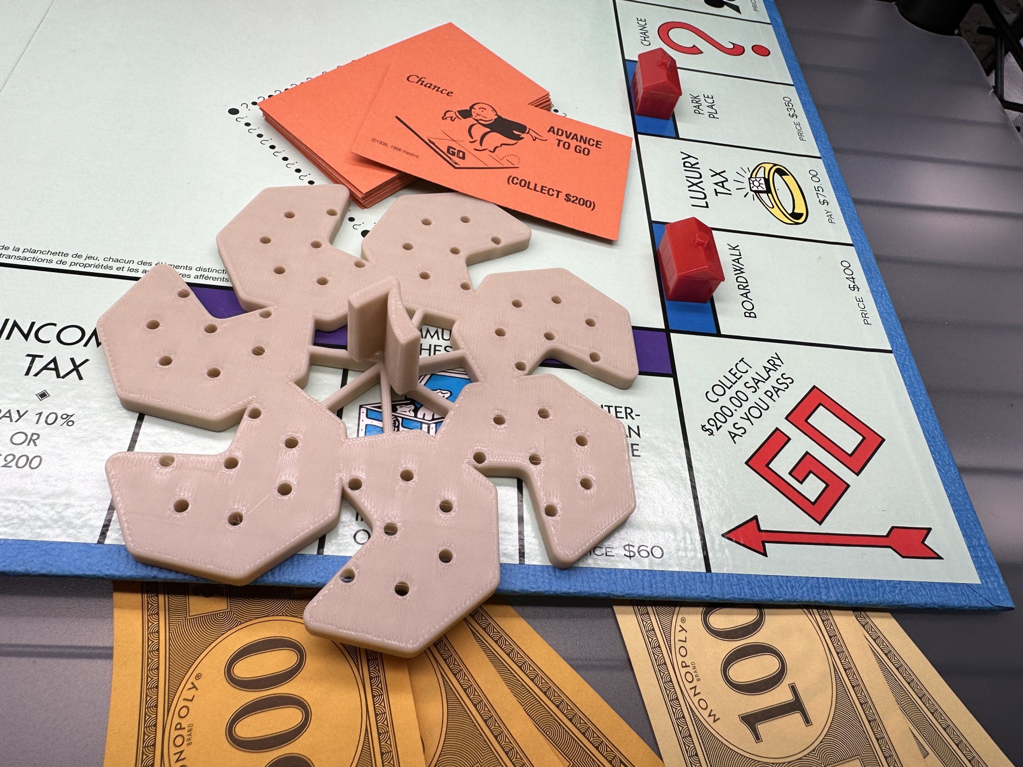 Mảnh trò chơi bàn heptagon cực kỳ ấn tượng!