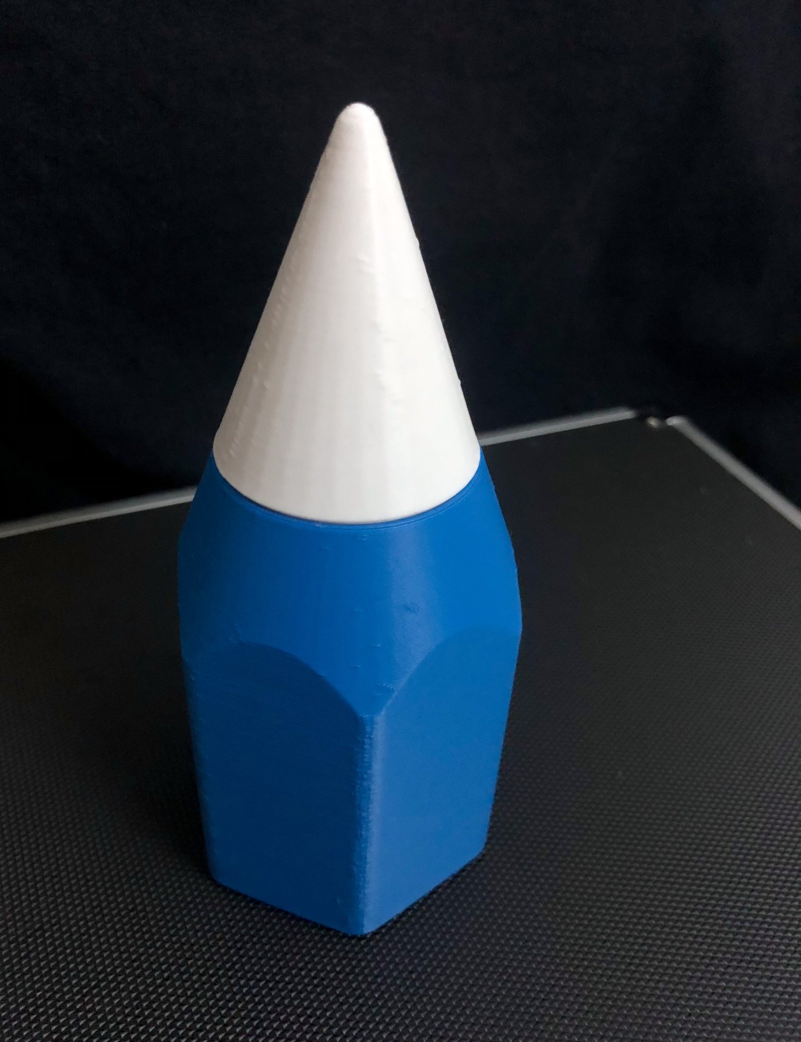 Cốc bút chì với đầu khóa cho trẻ em