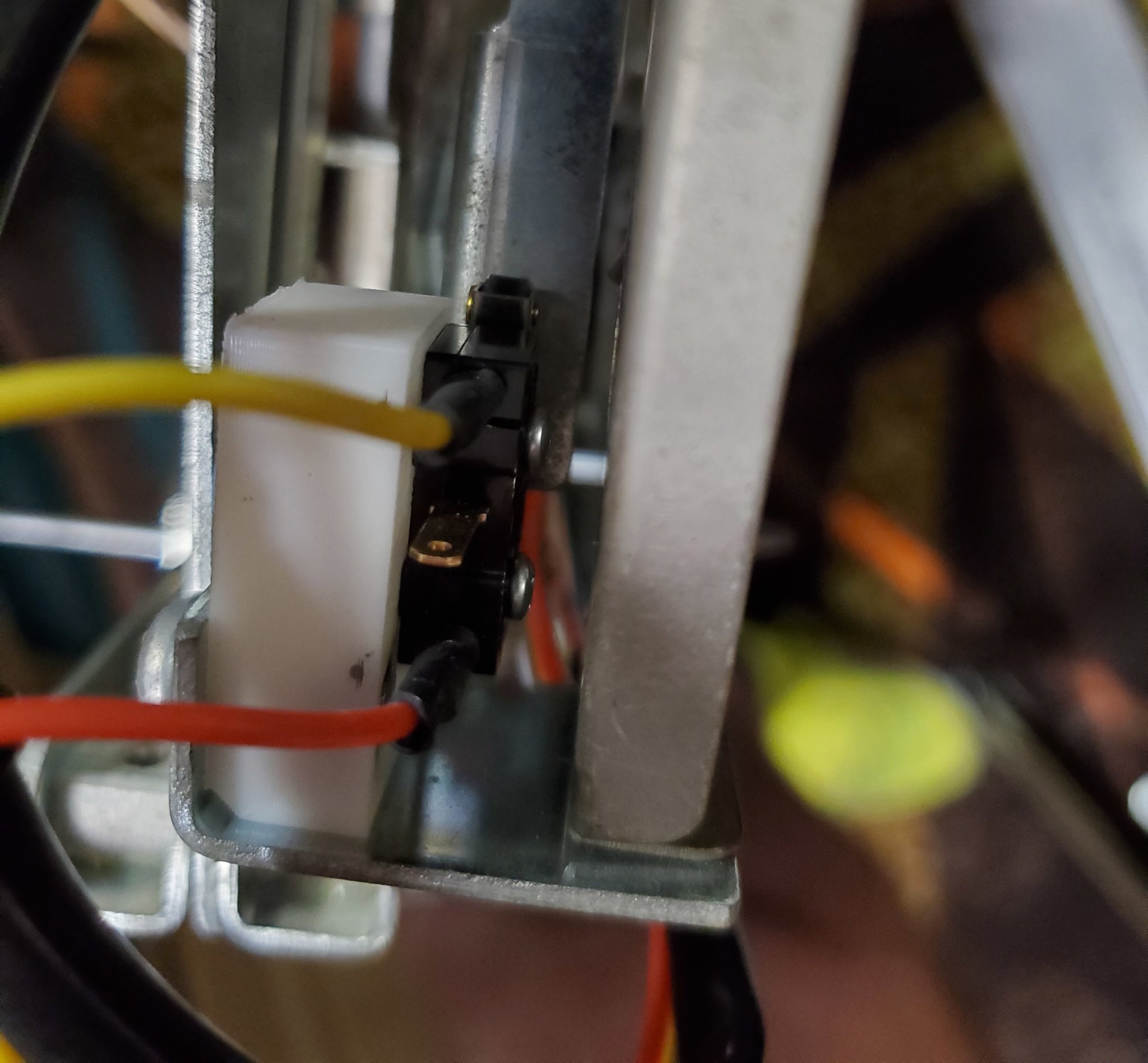 Giá đỡ thêm tín dụng cho máy chơi pinball Gottlieb