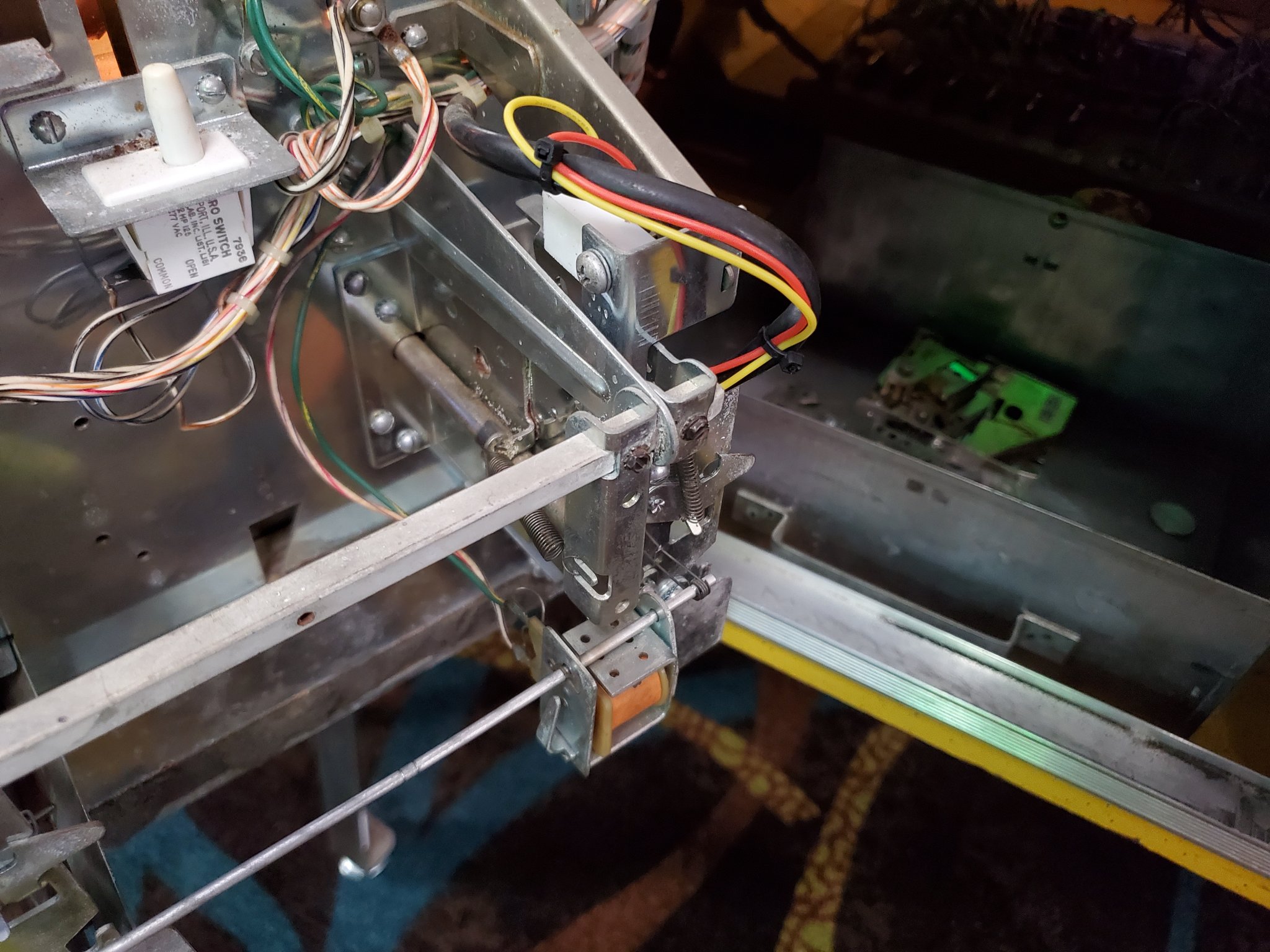 Giá đỡ thêm tín dụng cho máy chơi pinball Gottlieb